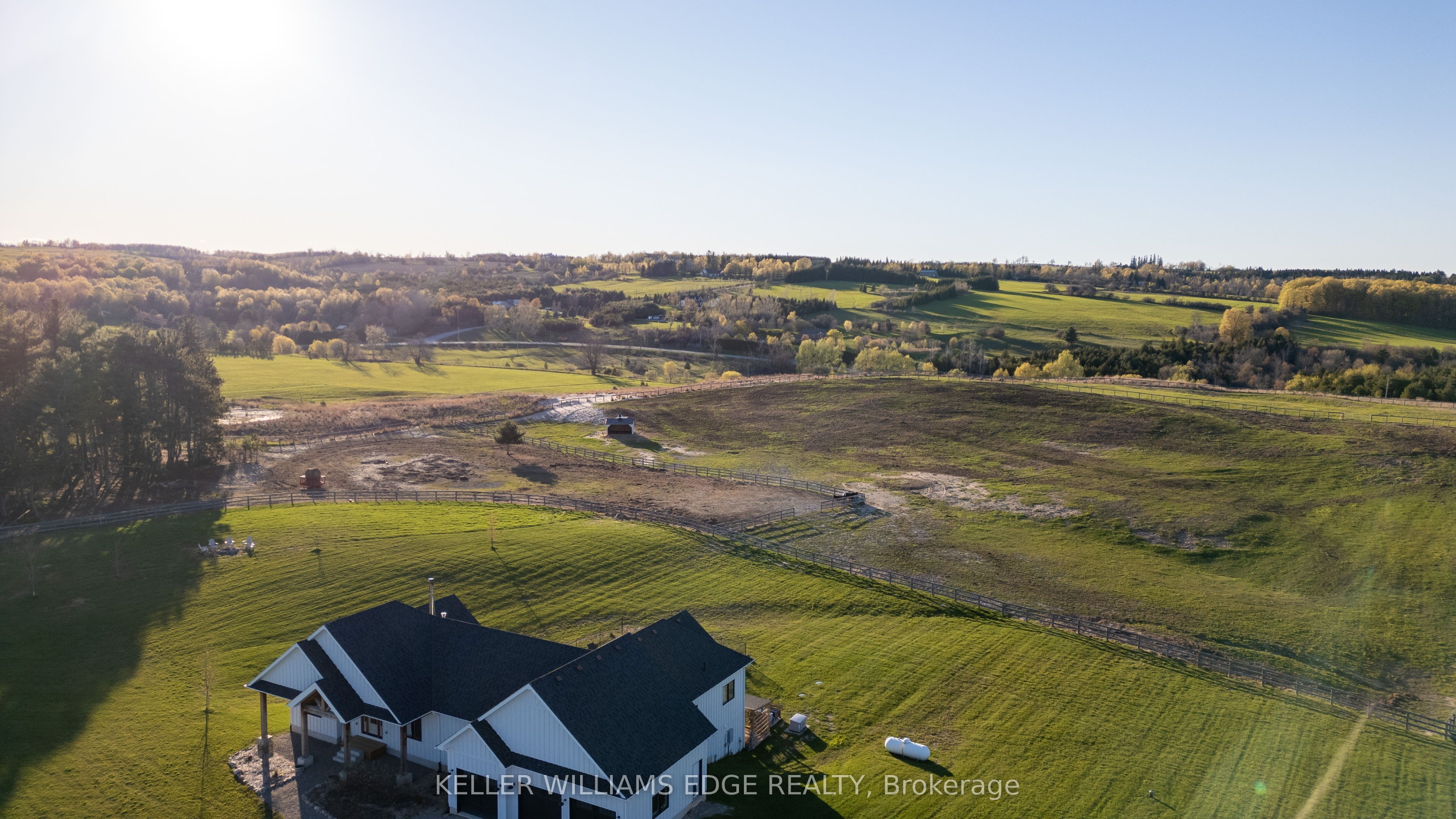 568211 9 Side Road Property Photo 2