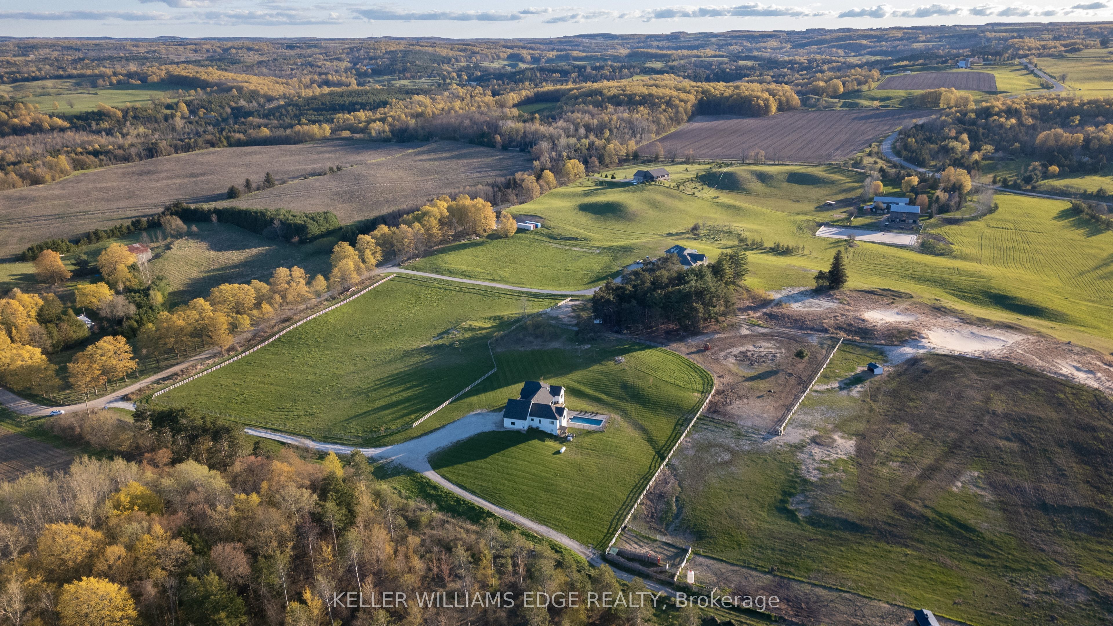 568211 9 Side Road Property Photo 3