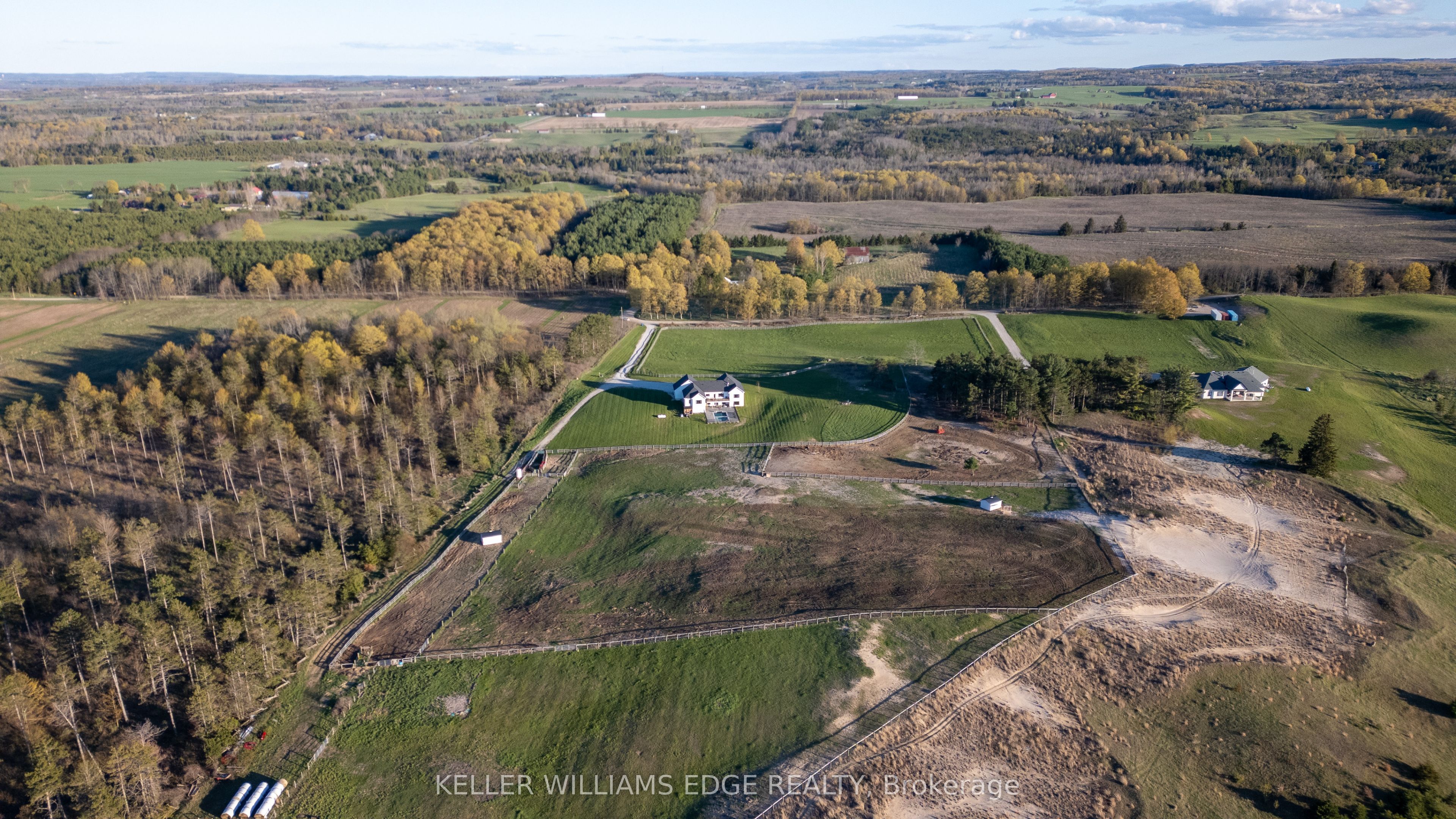 568211 9 Side Road Property Photo 4
