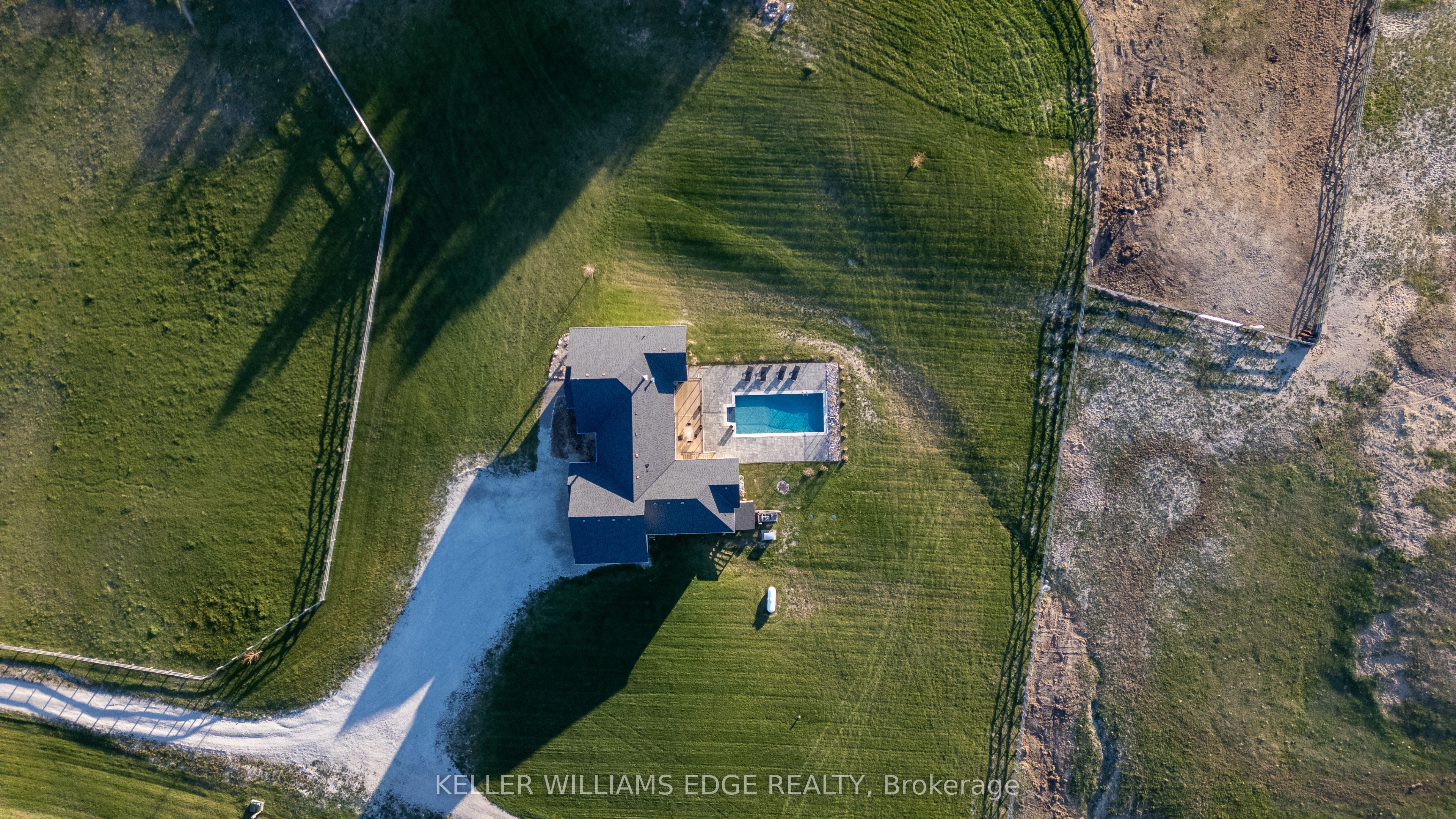 568211 9 Side Road Property Photo 5