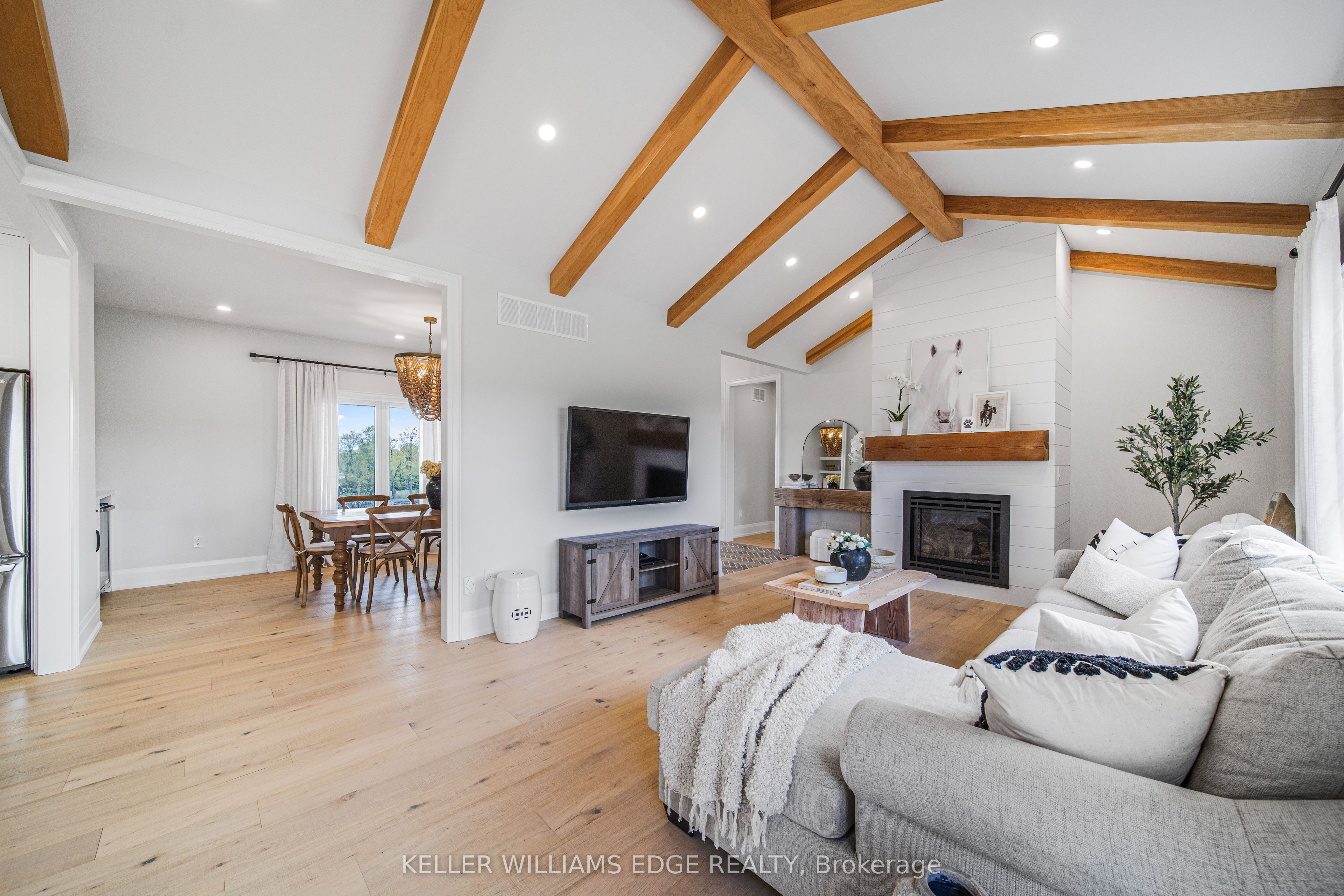 568211 9 Side Road Property Photo 11