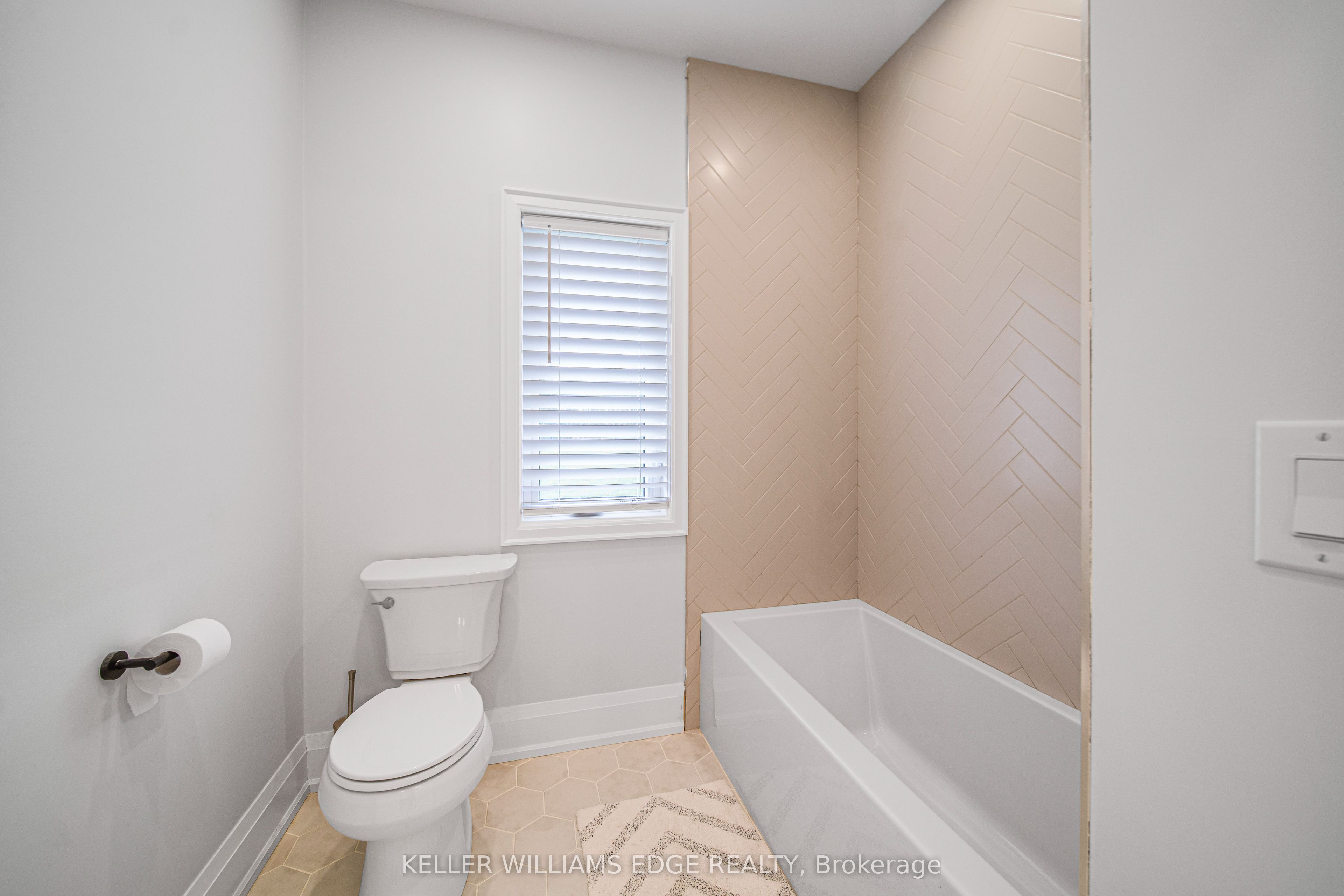 568211 9 Side Road Property Photo 25