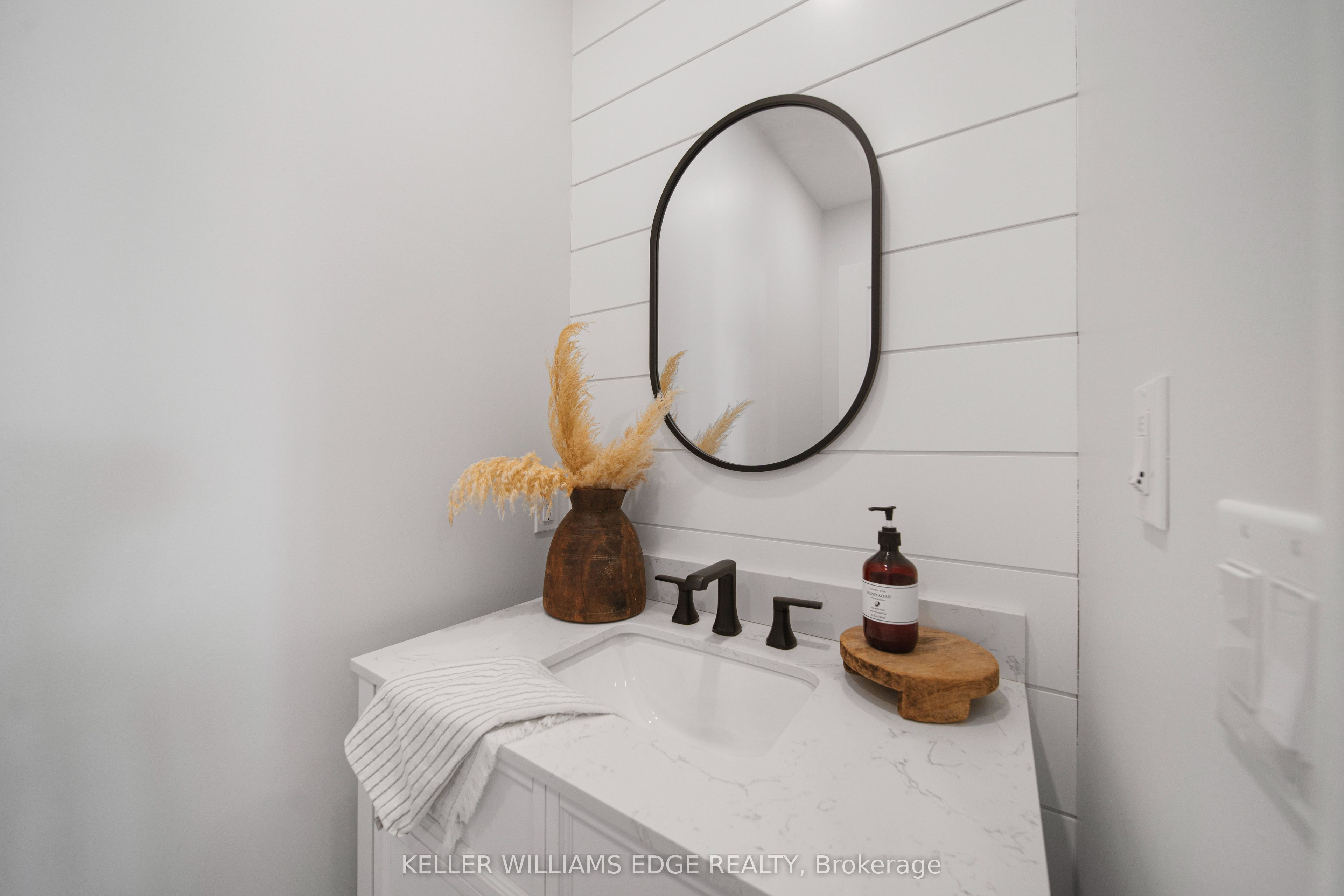 568211 9 Side Road Property Photo 29