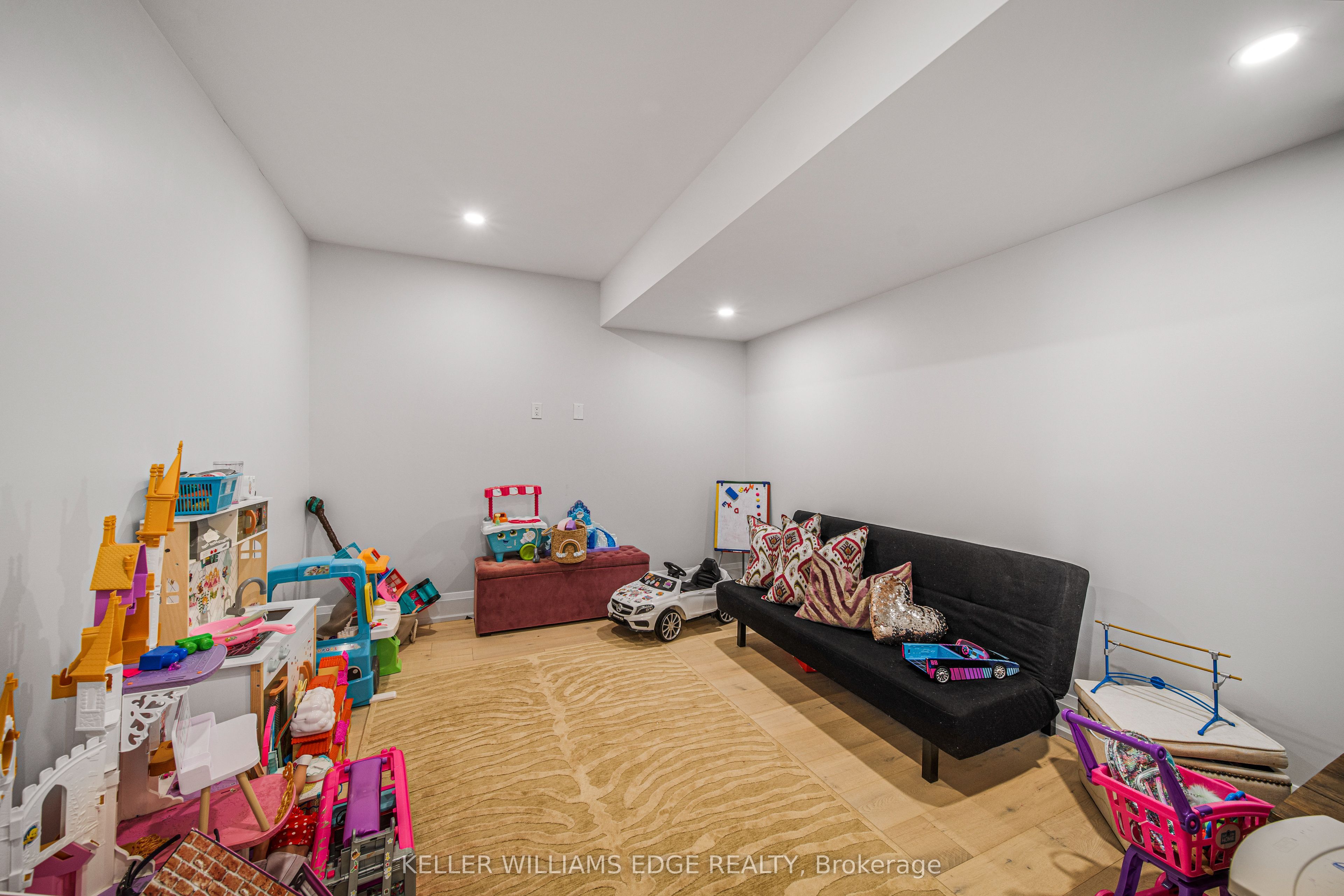 568211 9 Side Road Property Photo 34