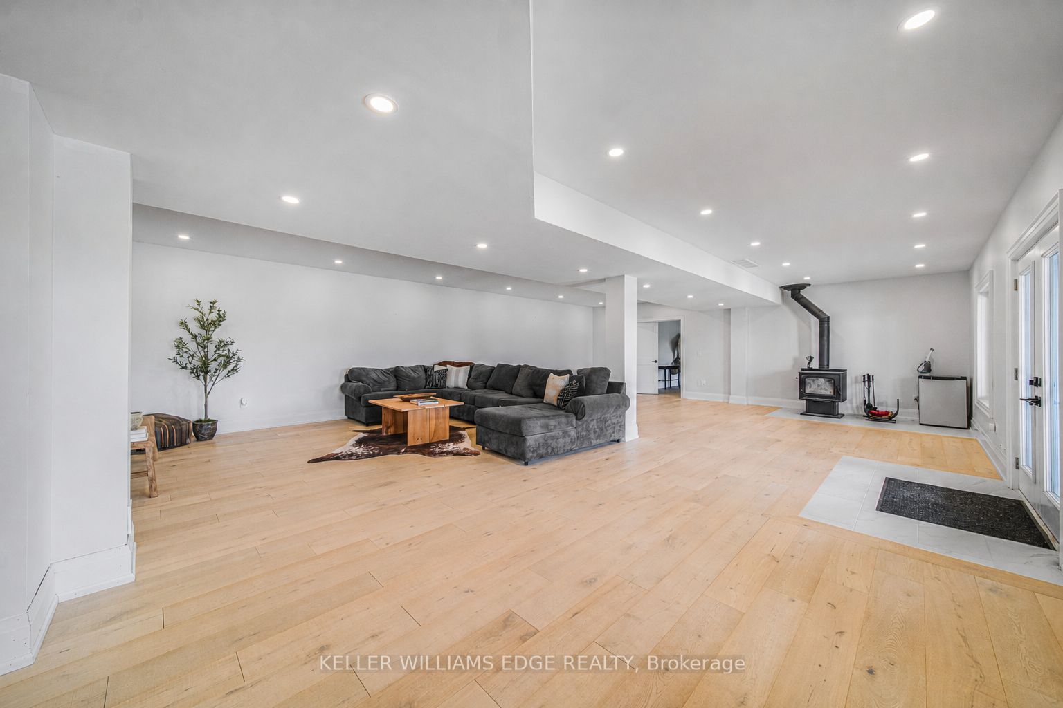 568211 9 Side Road Property Photo 35