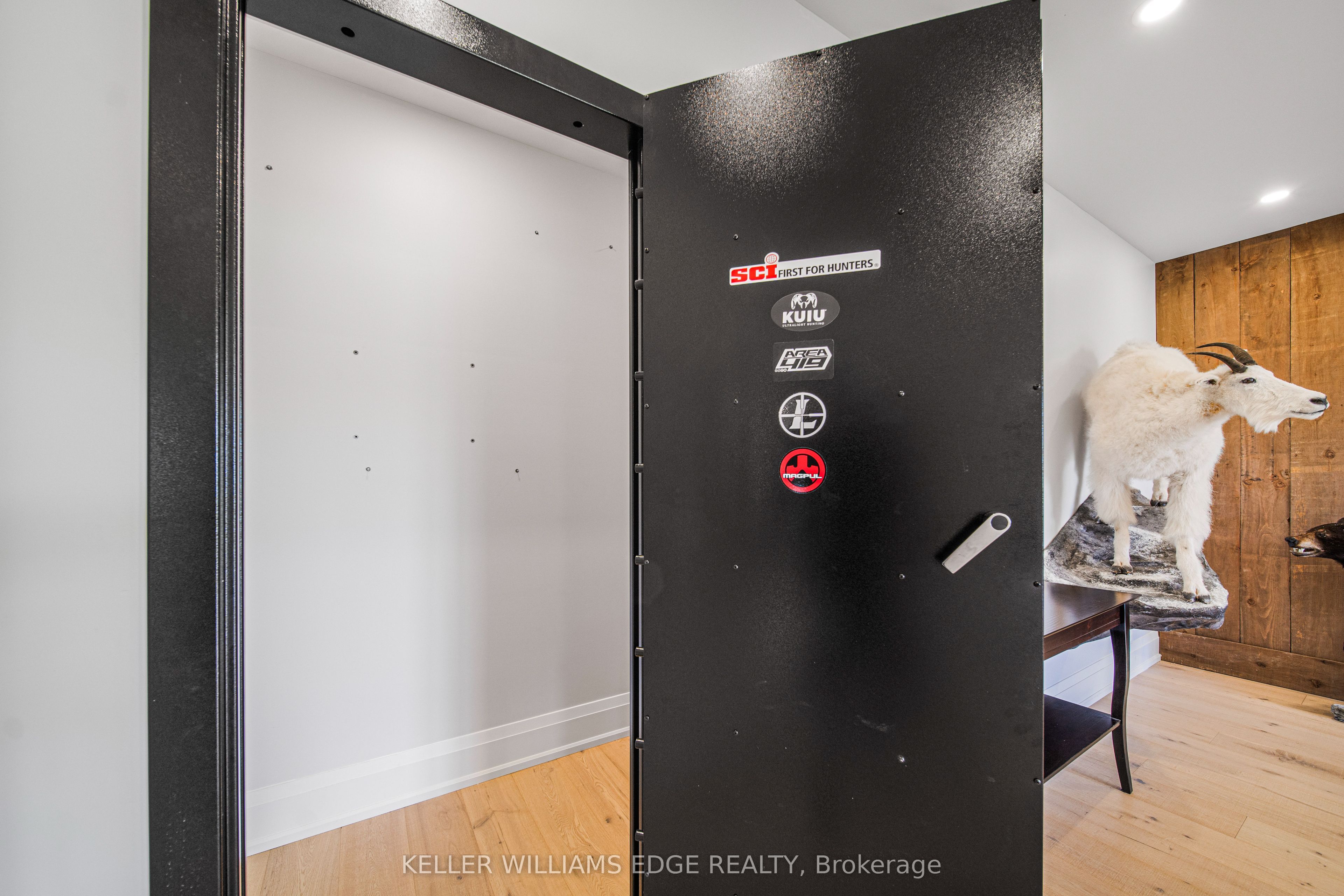 568211 9 Side Road Property Photo 38