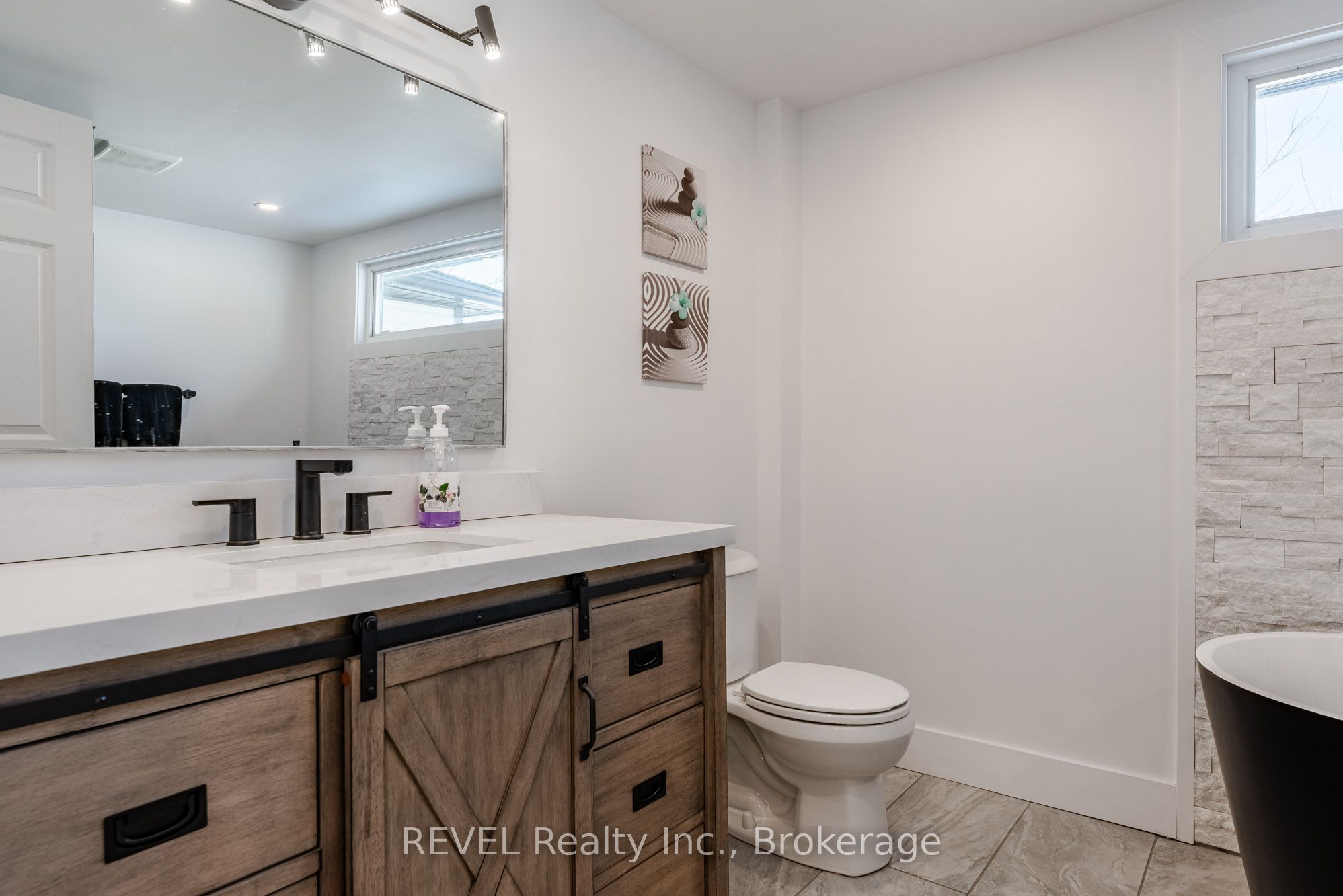 80 Lighthouse Drive Property Photo 18