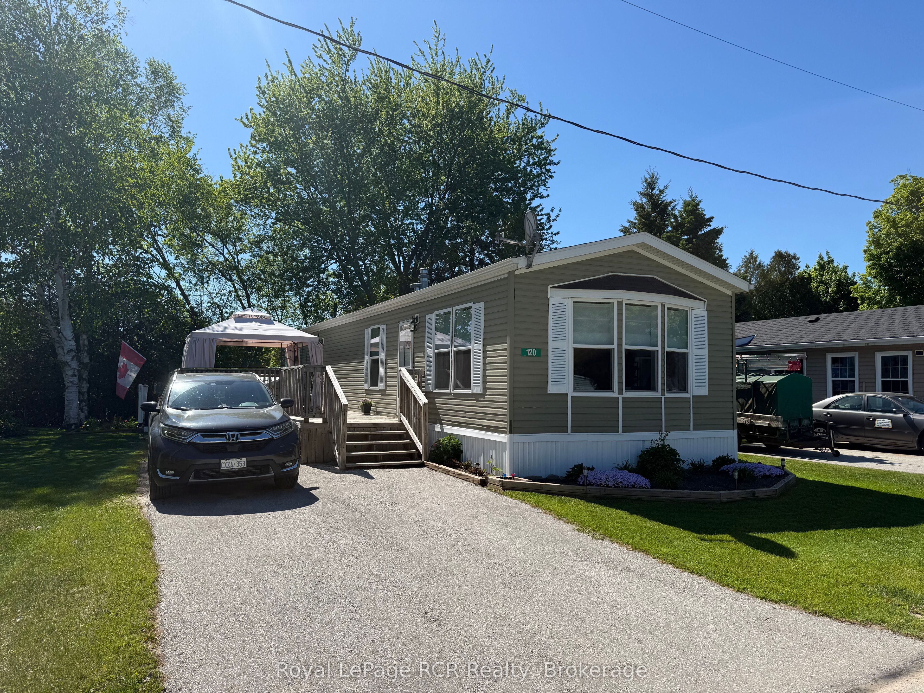 120 Sussex Square Property Photo 1
