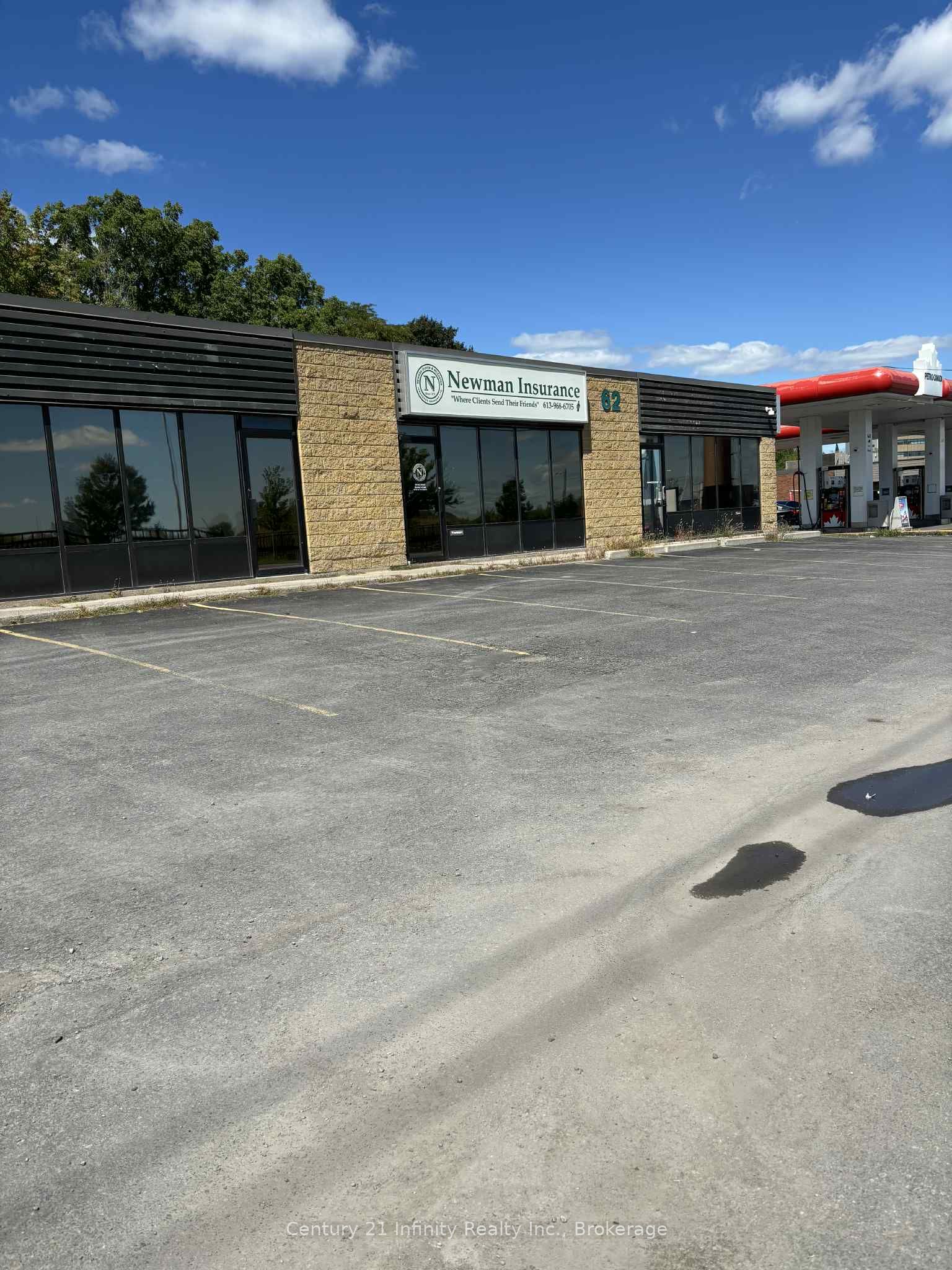 62 Dundas Street W Property Photo 2