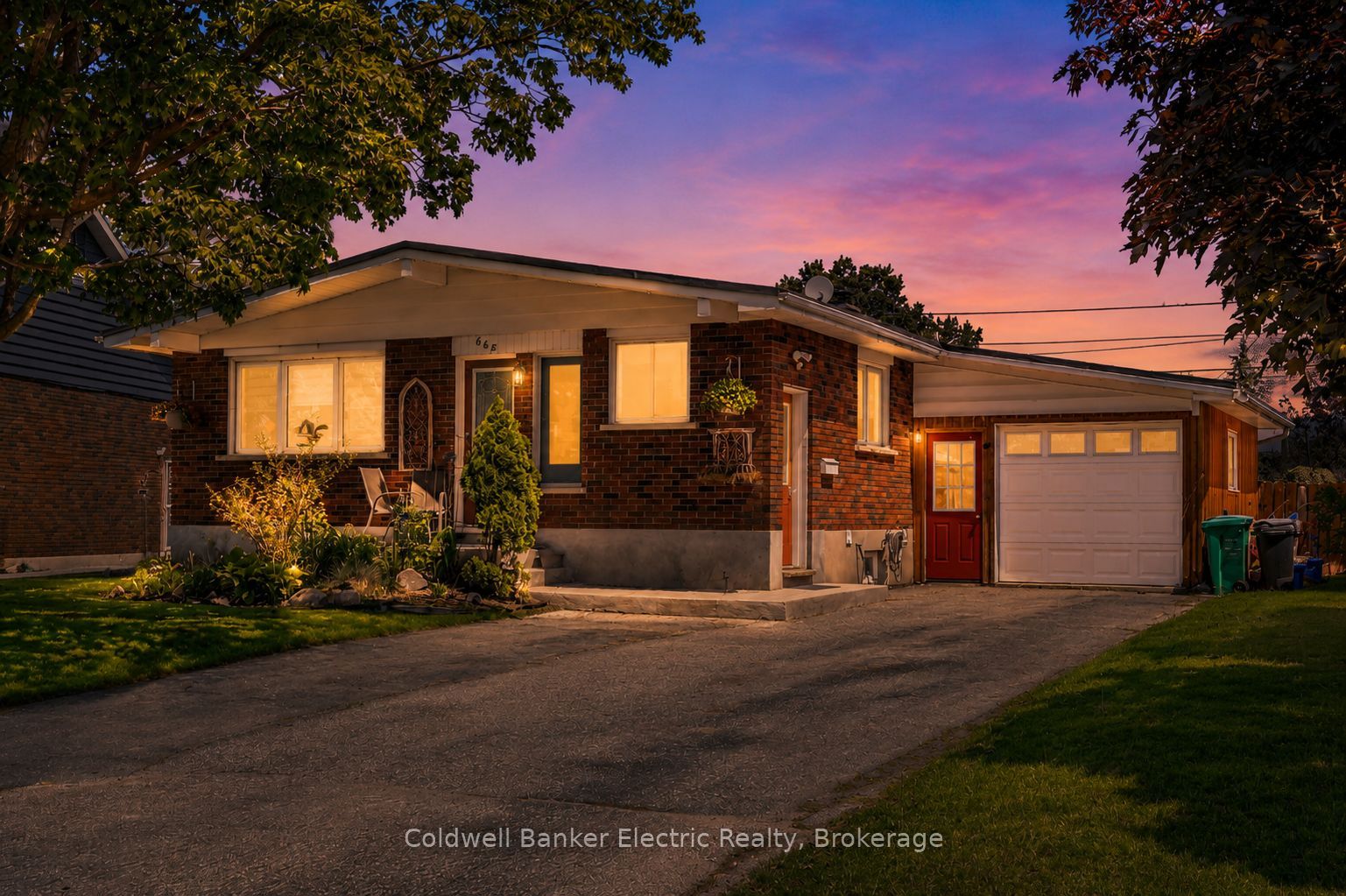668 Barbara Crescent Property Photo 1