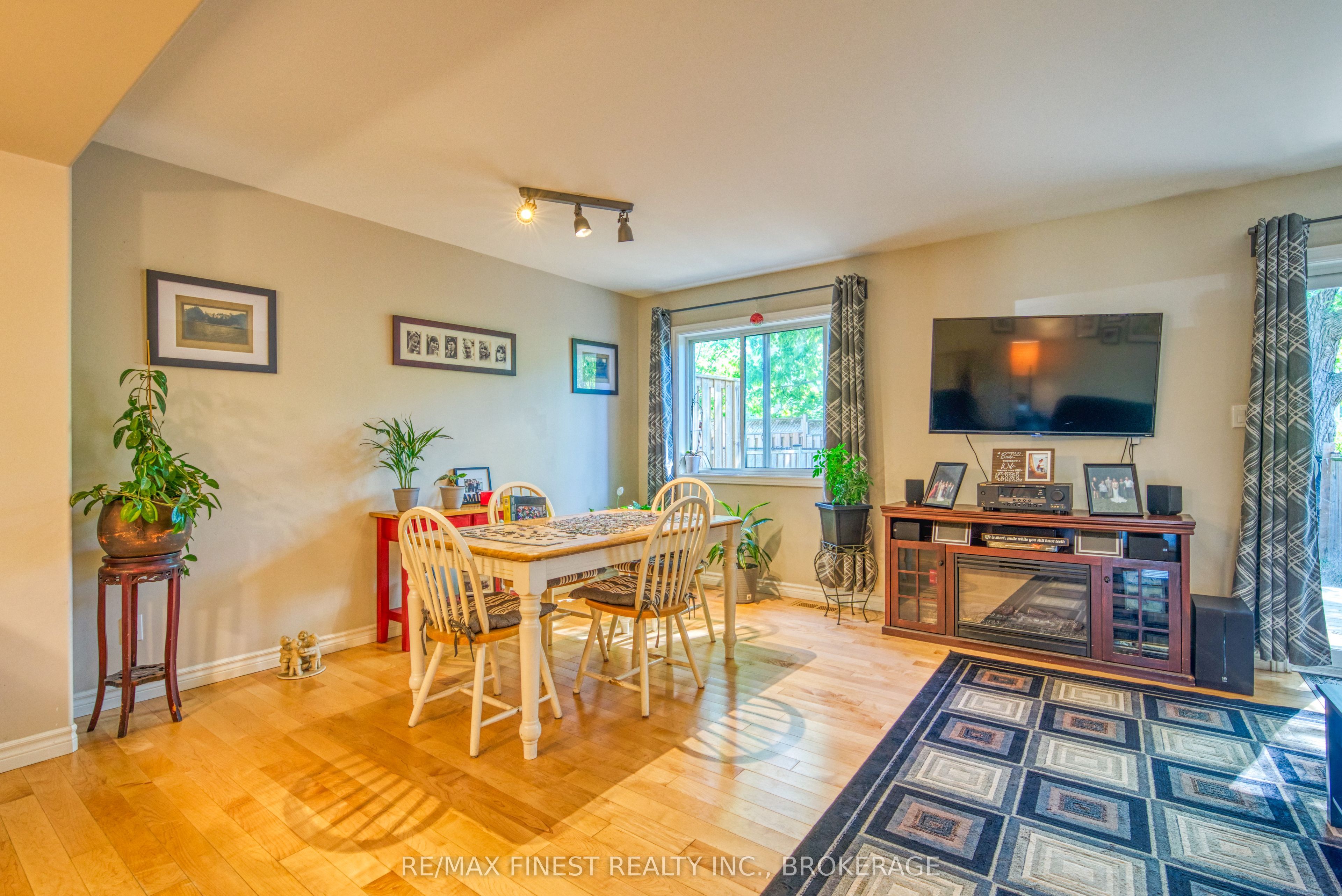 1010 Rosanna Avenue Property Photo 10