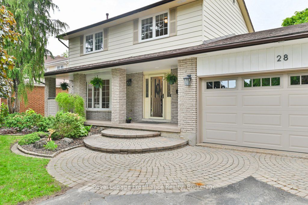 28 Briarwood Crescent Property Photo 4