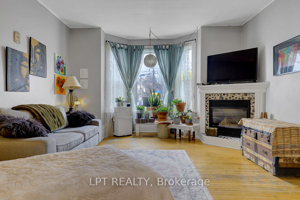 8197 Victoria Street Property Photo 5