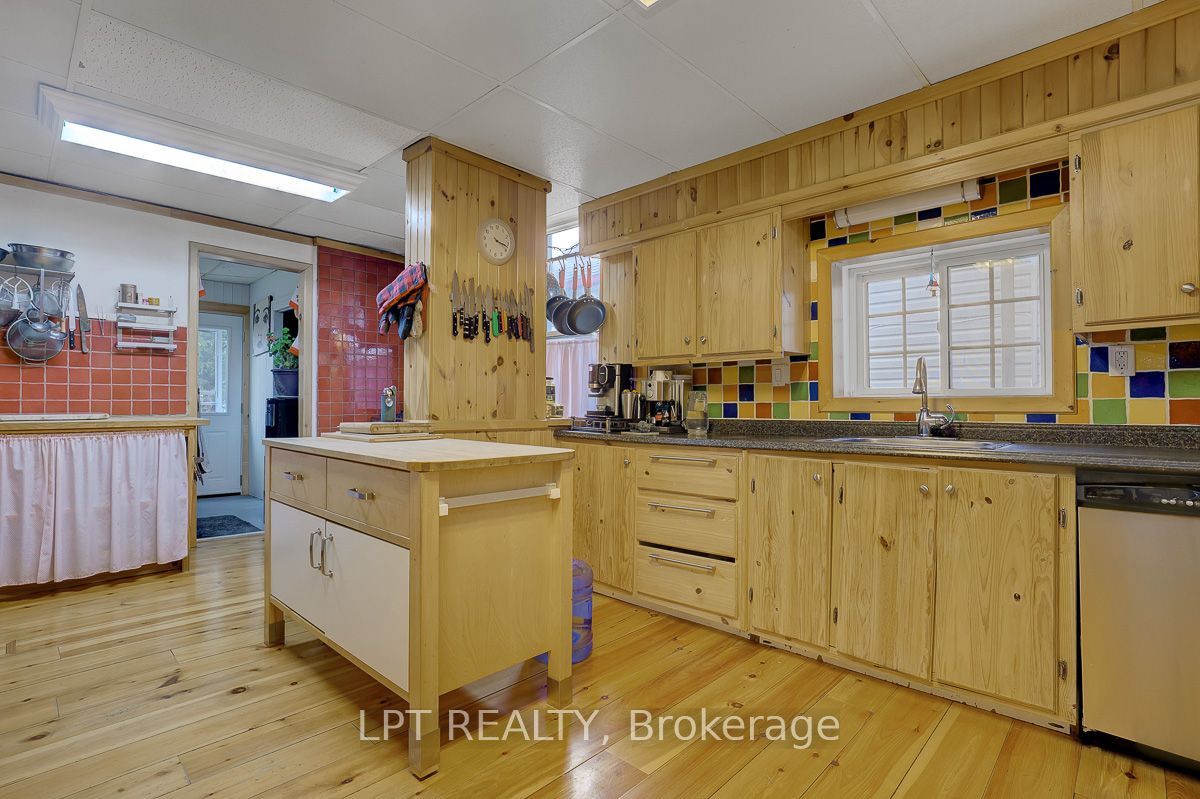 8197 Victoria Street Property Photo 8
