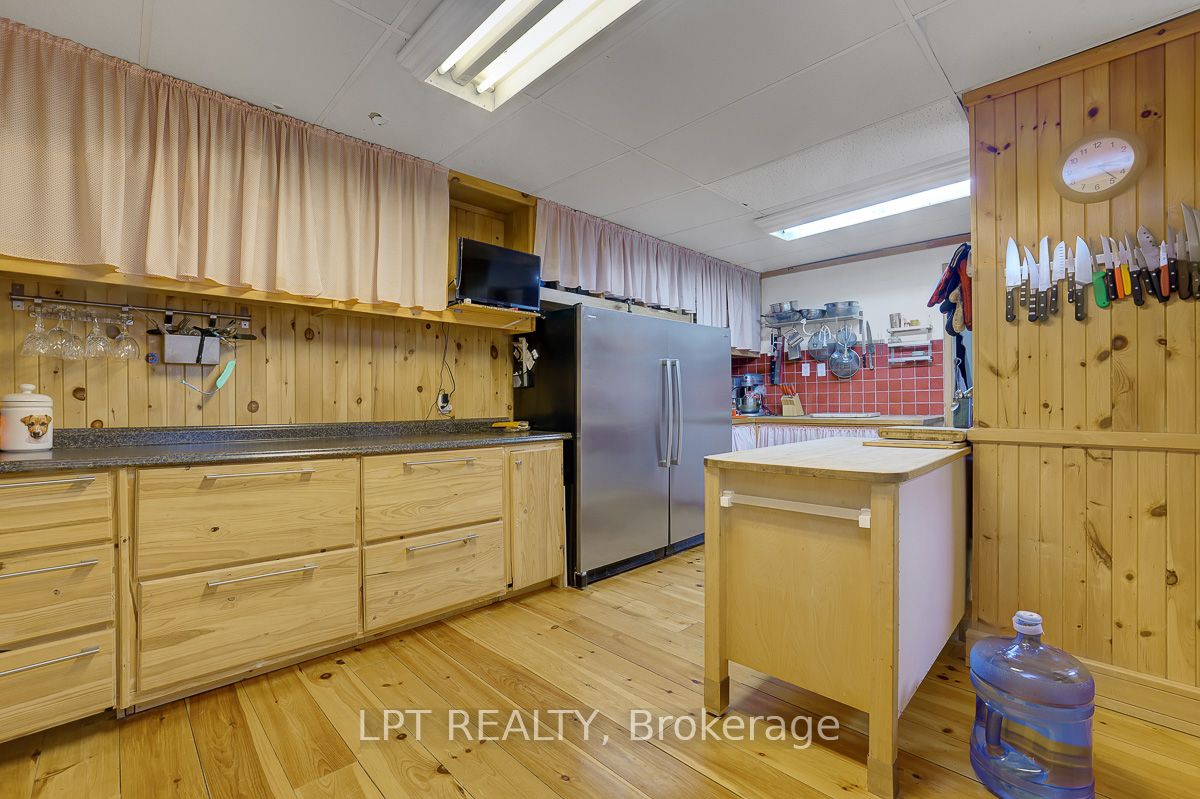 8197 Victoria Street Property Photo 10