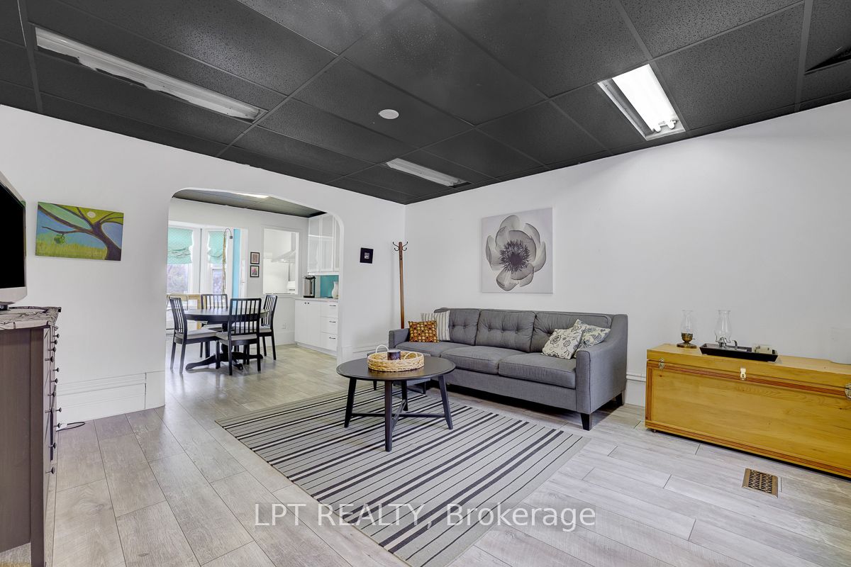 8197 Victoria Street Property Photo 5