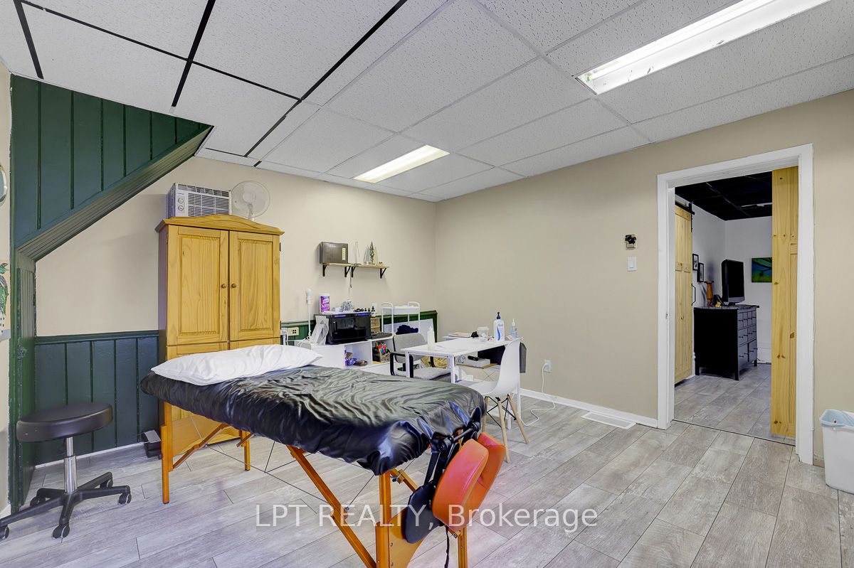 8197 Victoria Street Property Photo 10