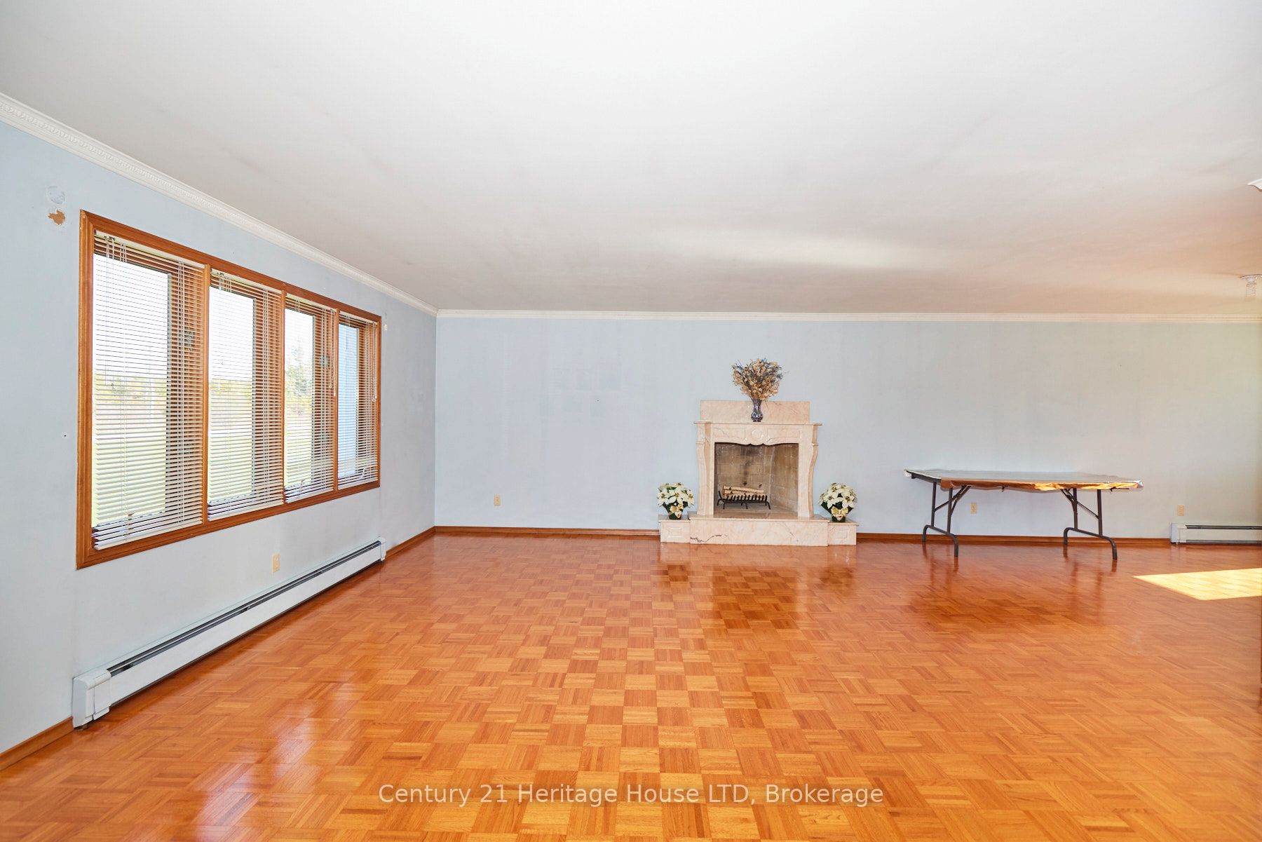 191 Cairns Crescent Property Photo 8