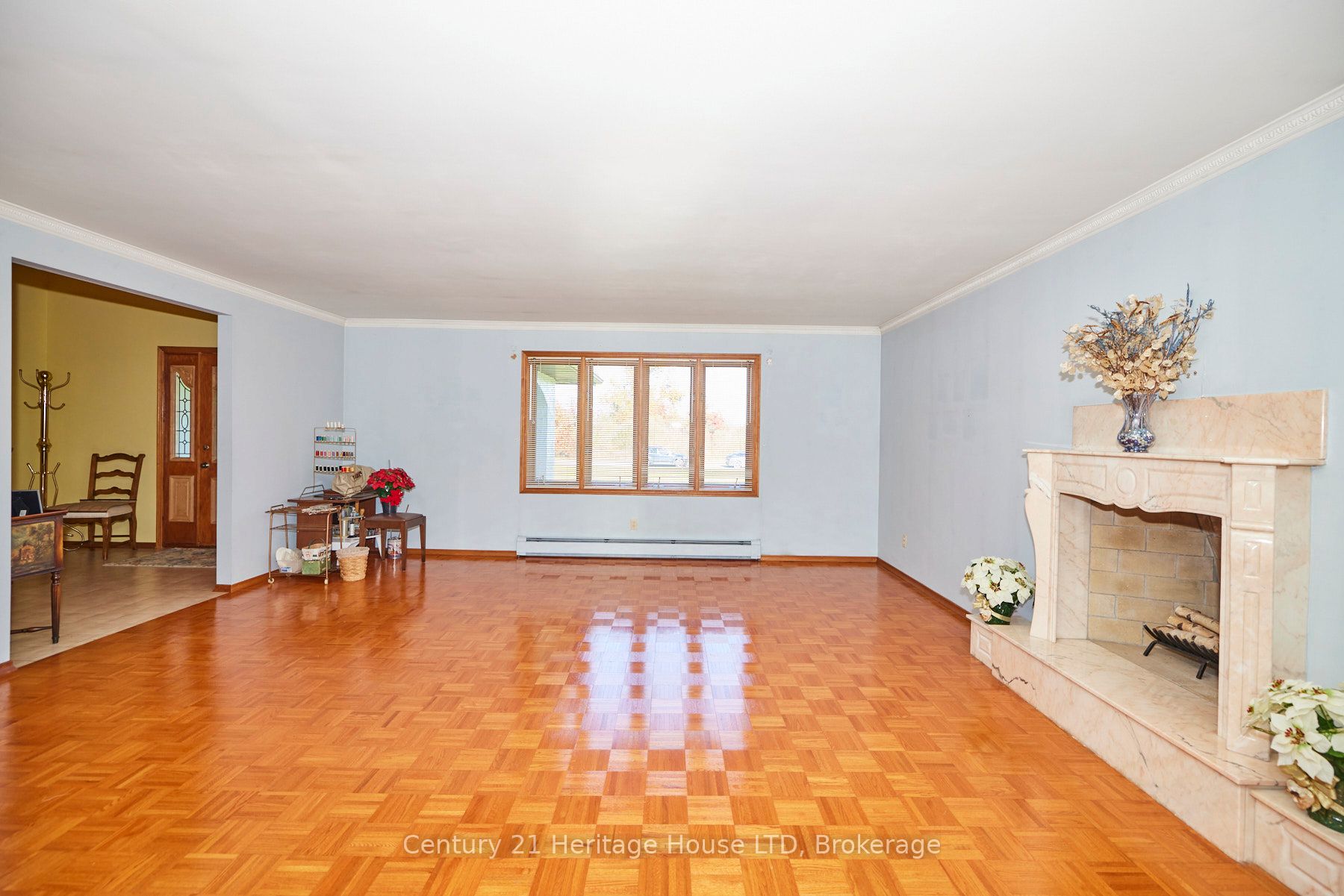 191 Cairns Crescent Property Photo 11