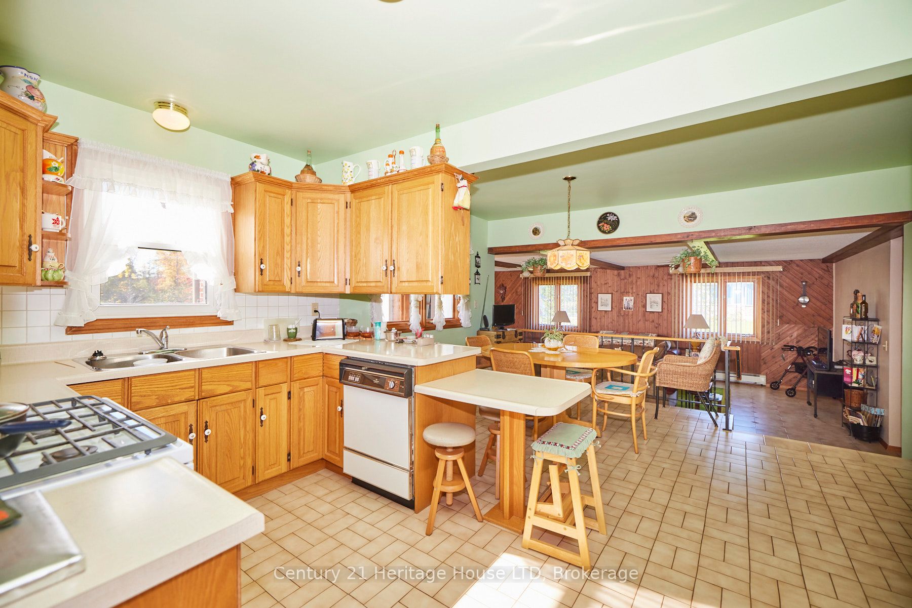 191 Cairns Crescent Property Photo 12