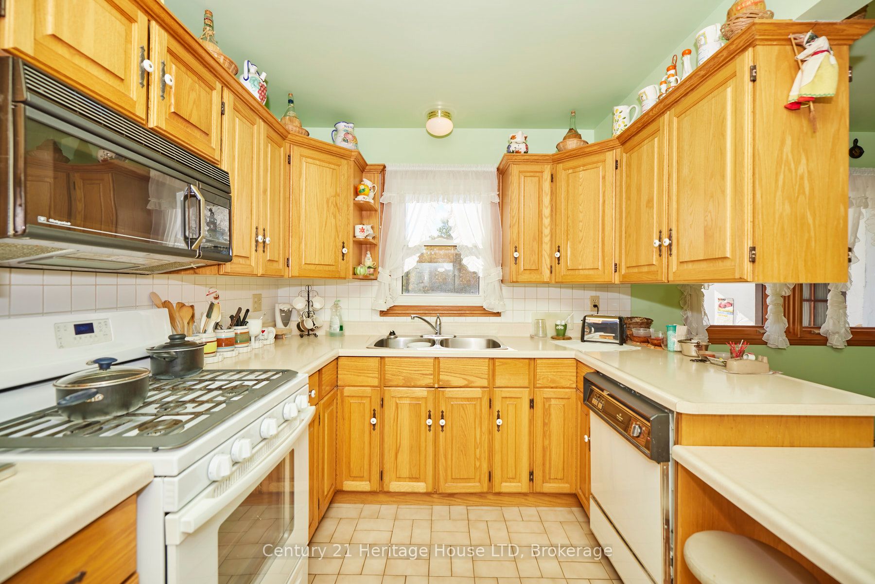 191 Cairns Crescent Property Photo 13