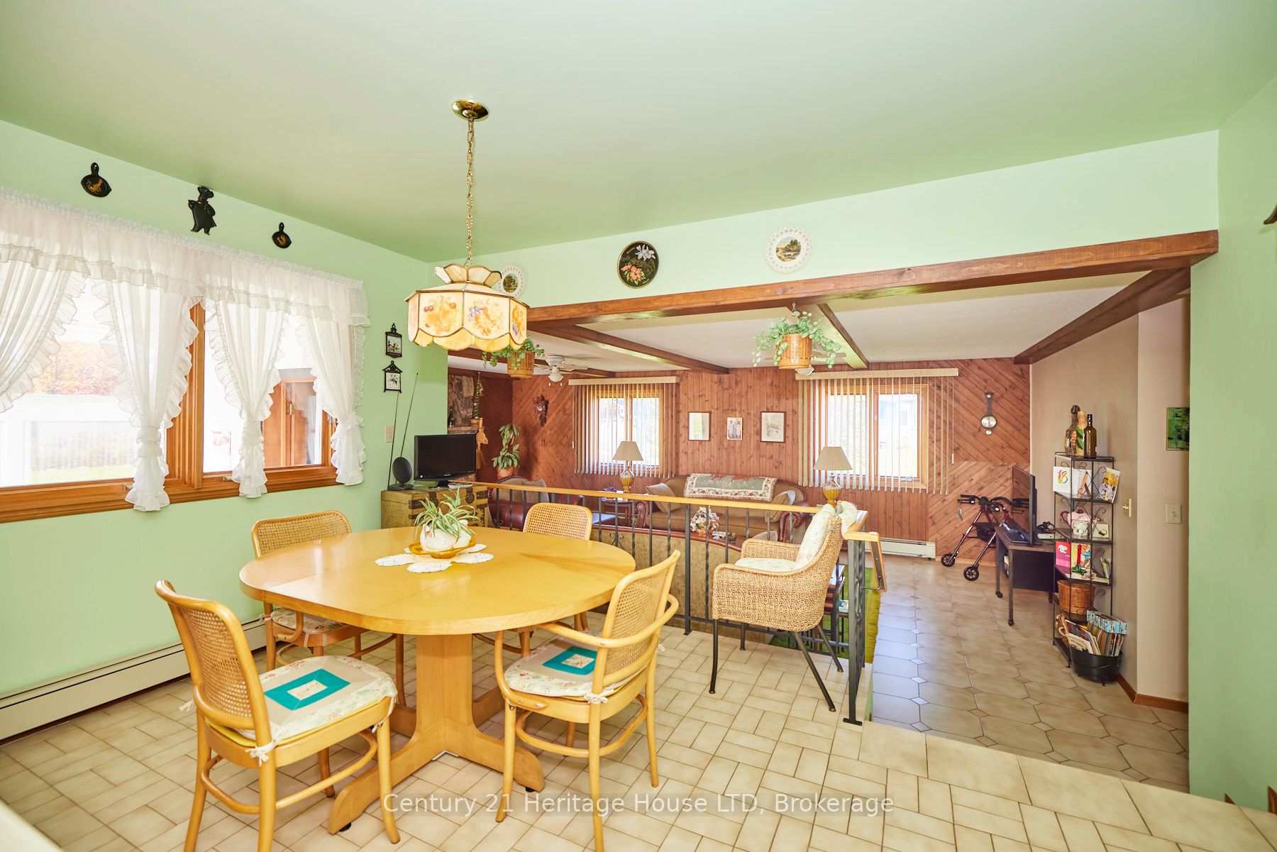 191 Cairns Crescent Property Photo 14