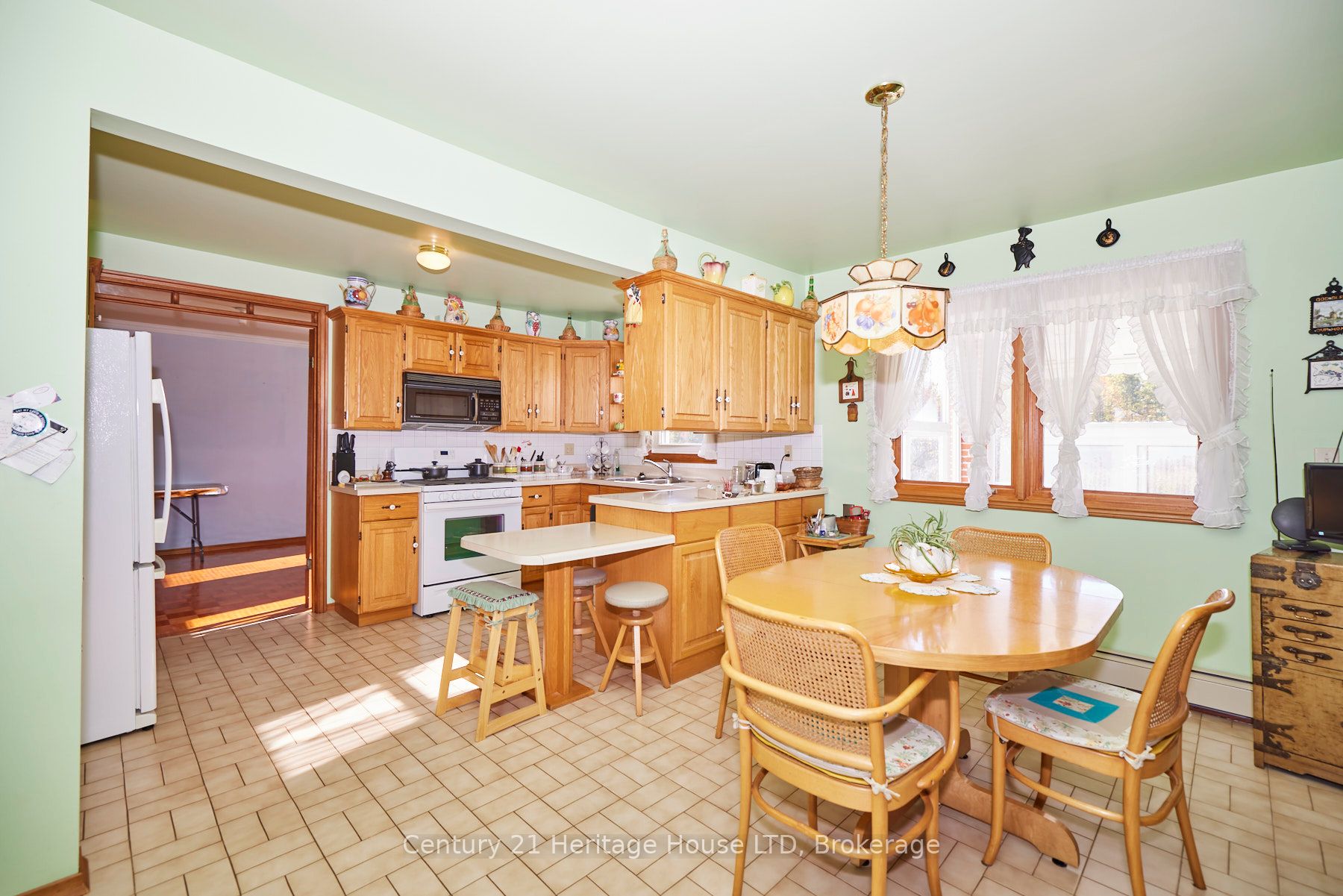191 Cairns Crescent Property Photo 16