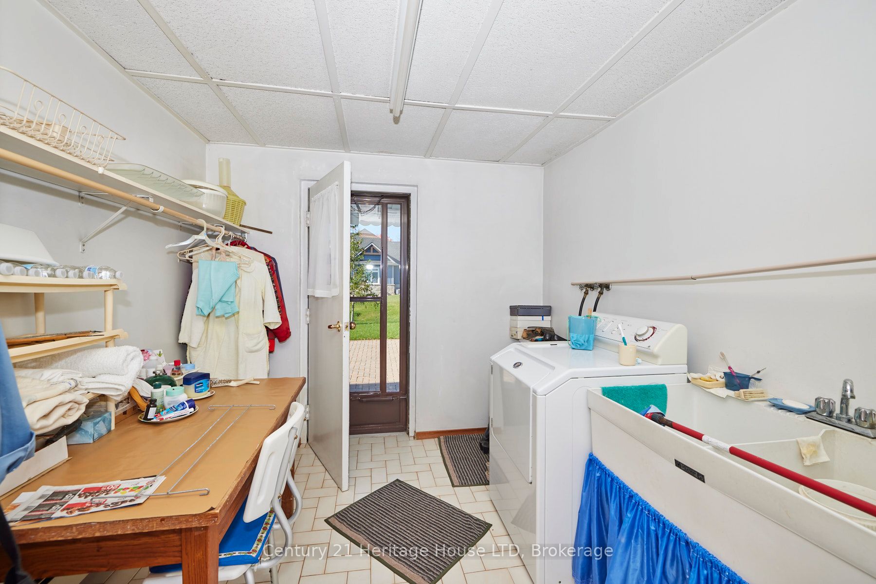 191 Cairns Crescent Property Photo 21
