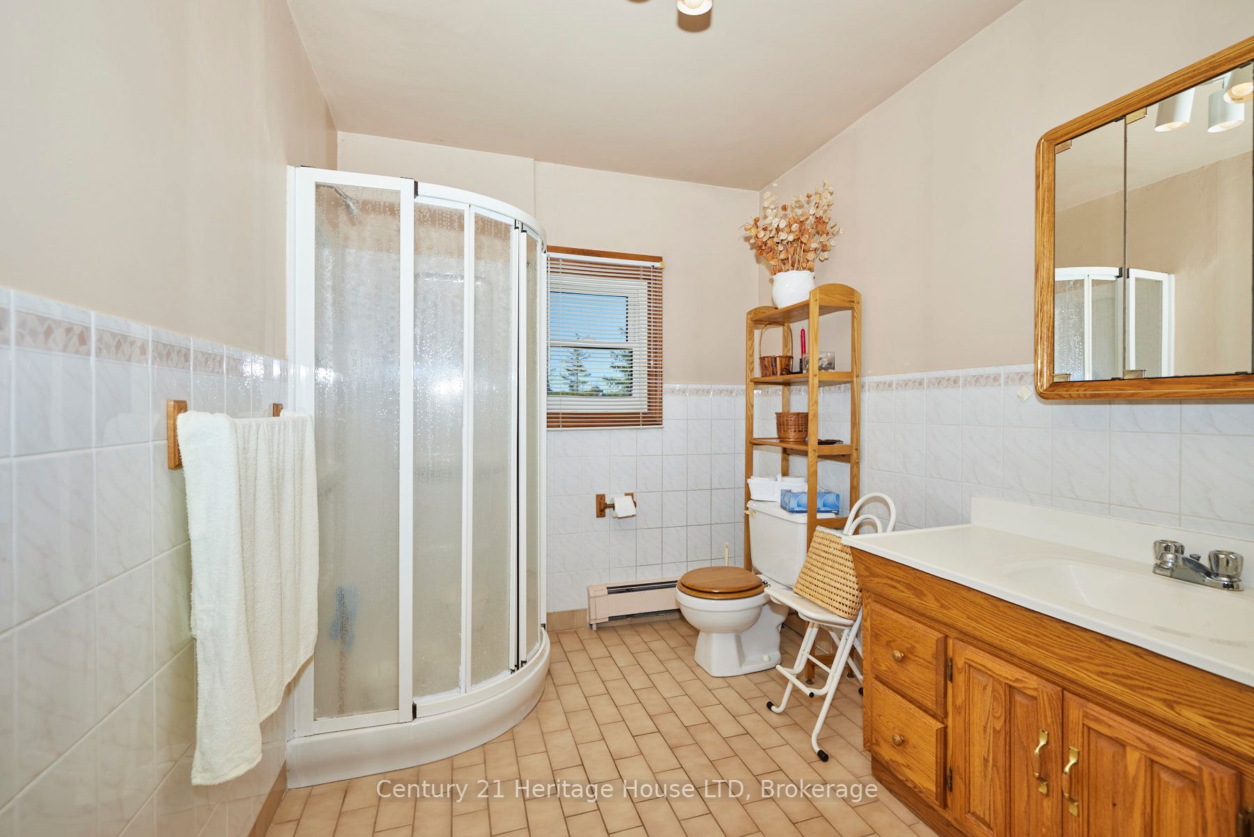 191 Cairns Crescent Property Photo 22