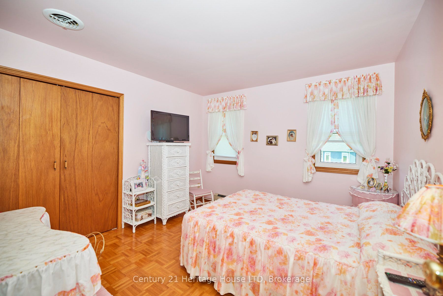 191 Cairns Crescent Property Photo 26