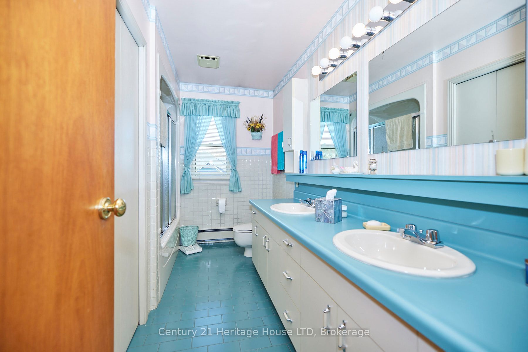 191 Cairns Crescent Property Photo 27