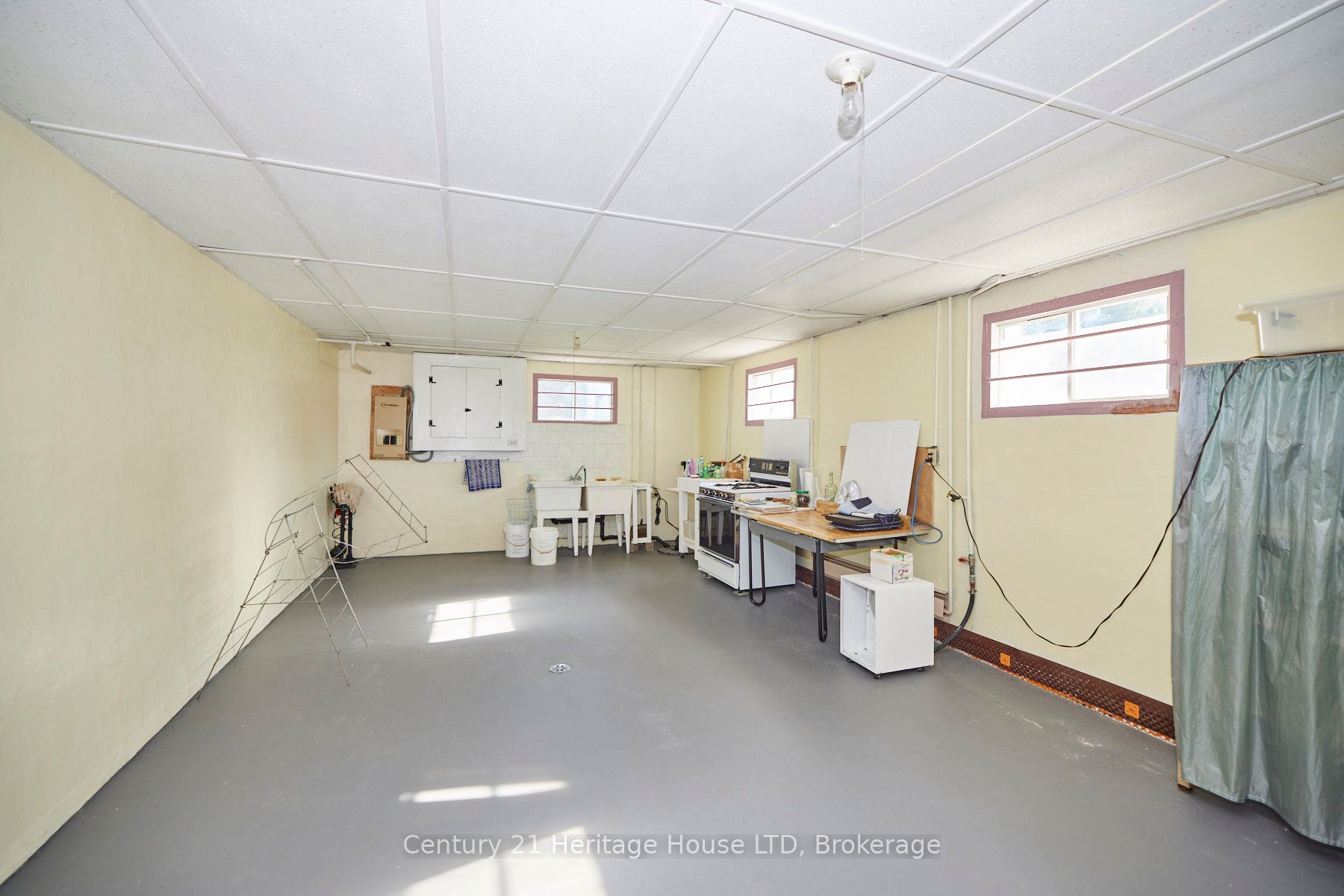 191 Cairns Crescent Property Photo 33