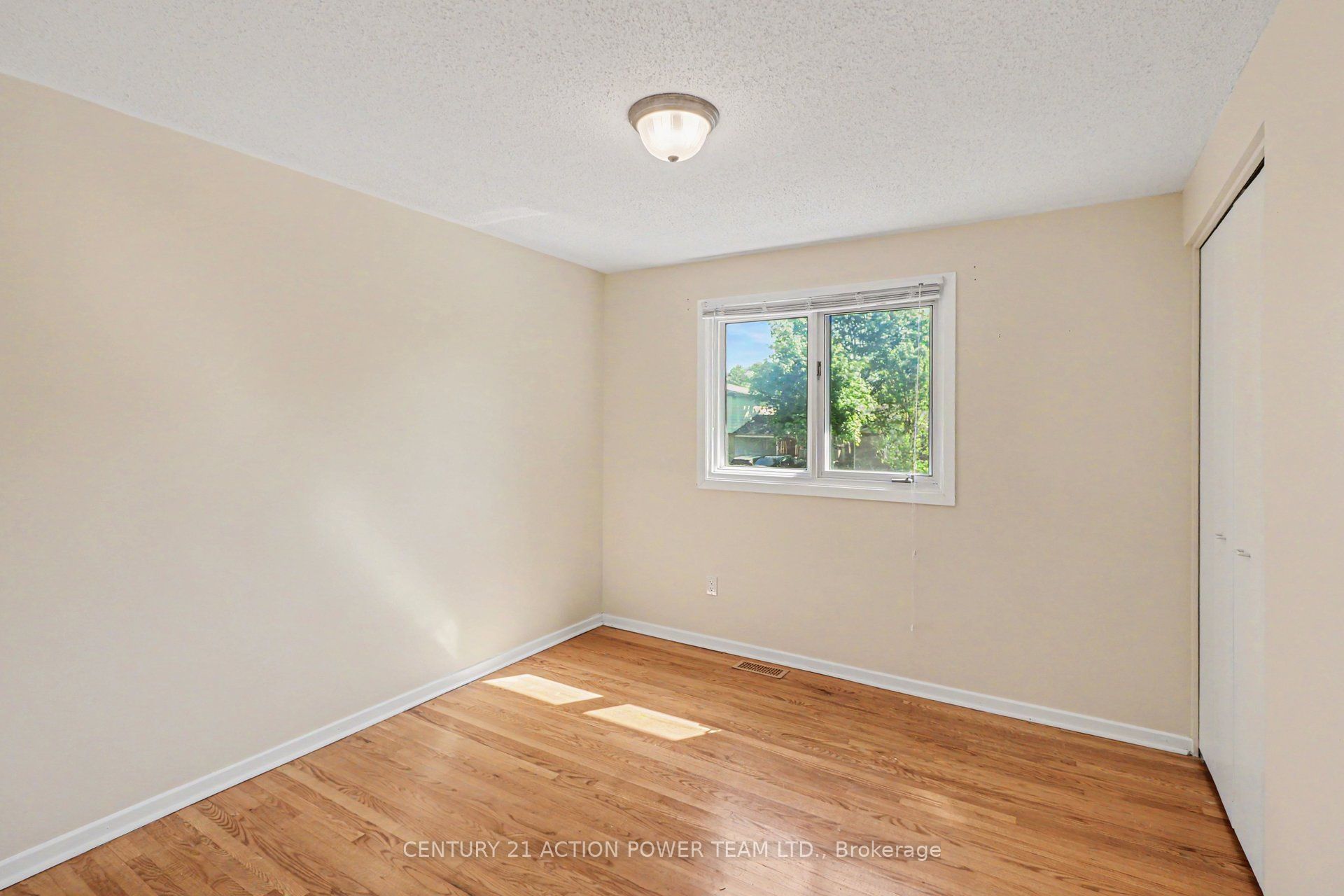 303 Hoylake Crescent Property Photo 19