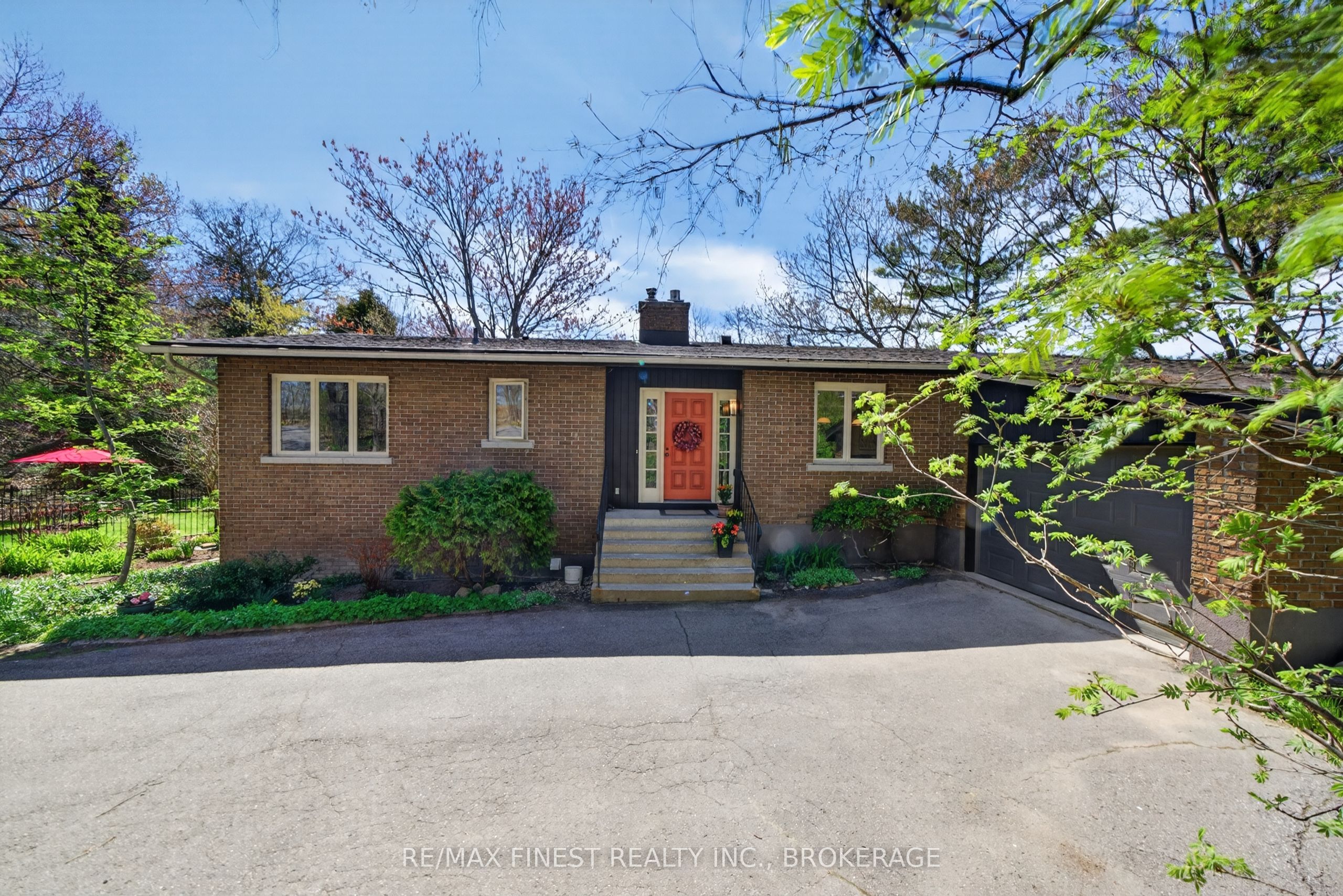 10 Warbler Lane Property Photo 4