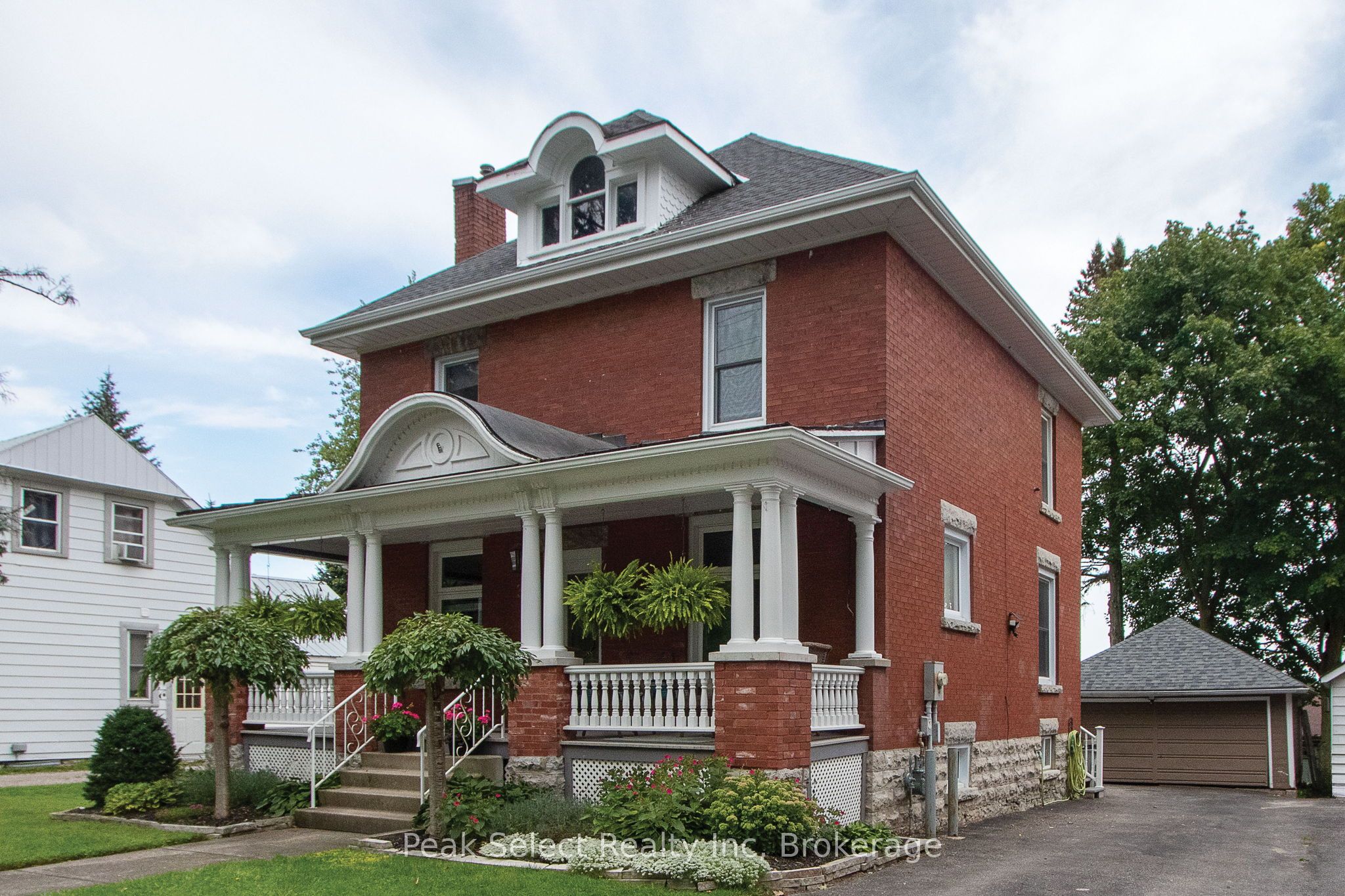 395 QUEEN Street E Property Photo 1