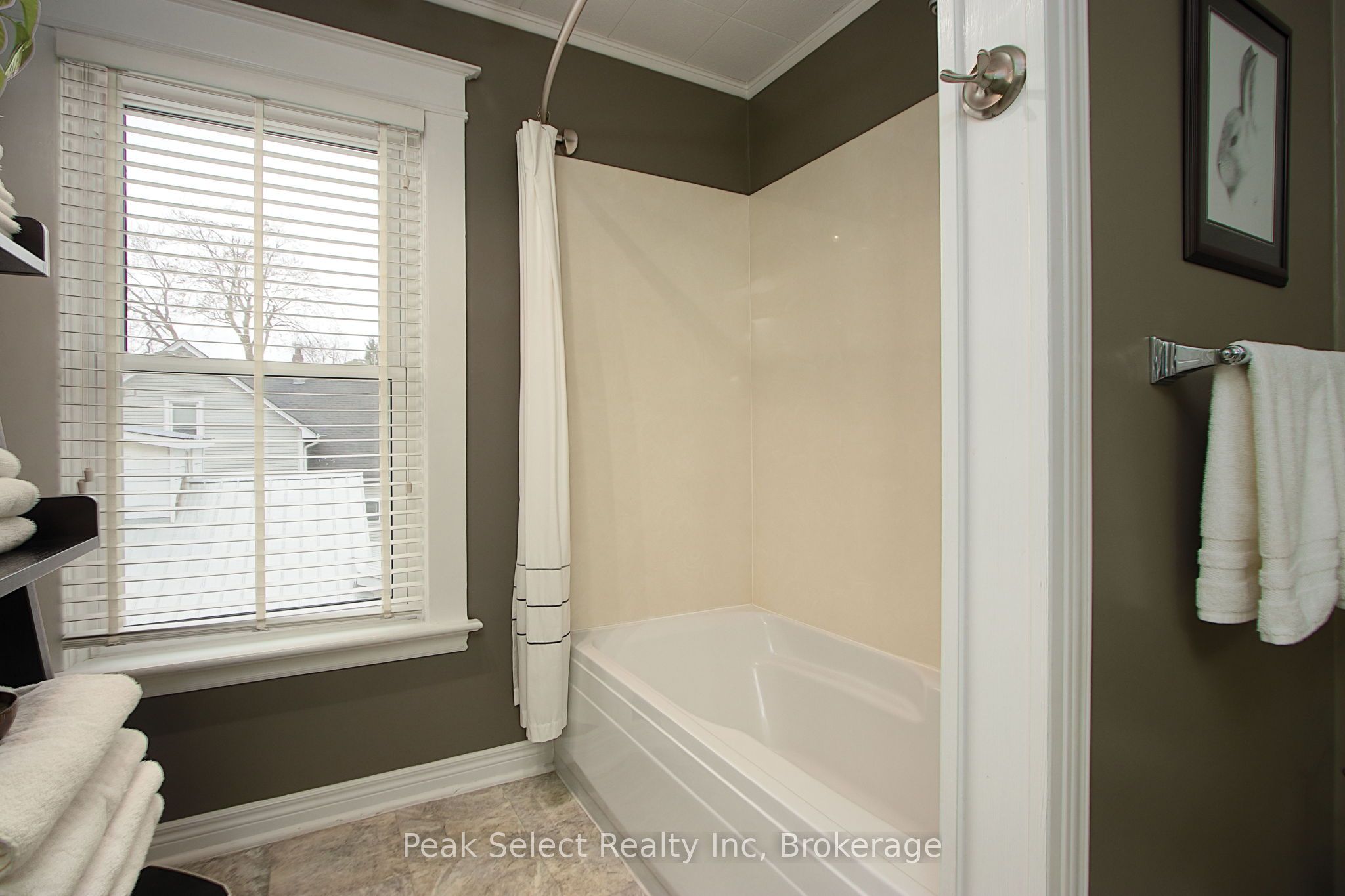 395 Queen Street E Property Photo 22