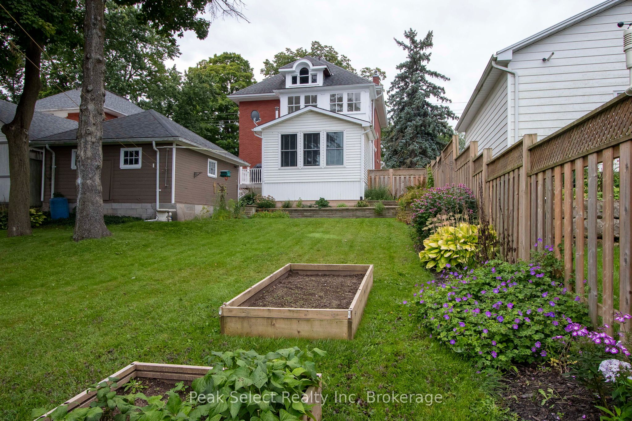 395 Queen Street E Property Photo 41