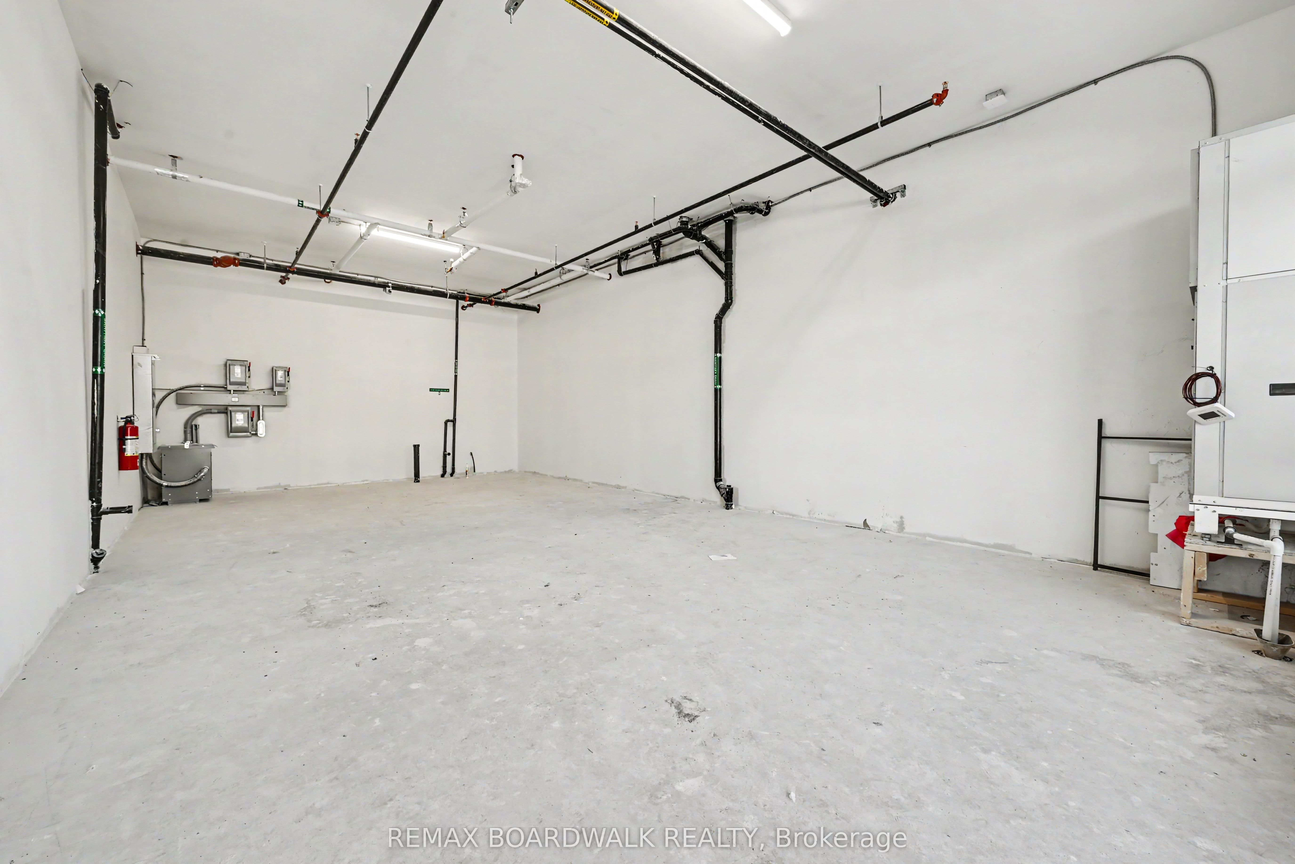 2370 Tenth Line Road 112 Property Photo 8