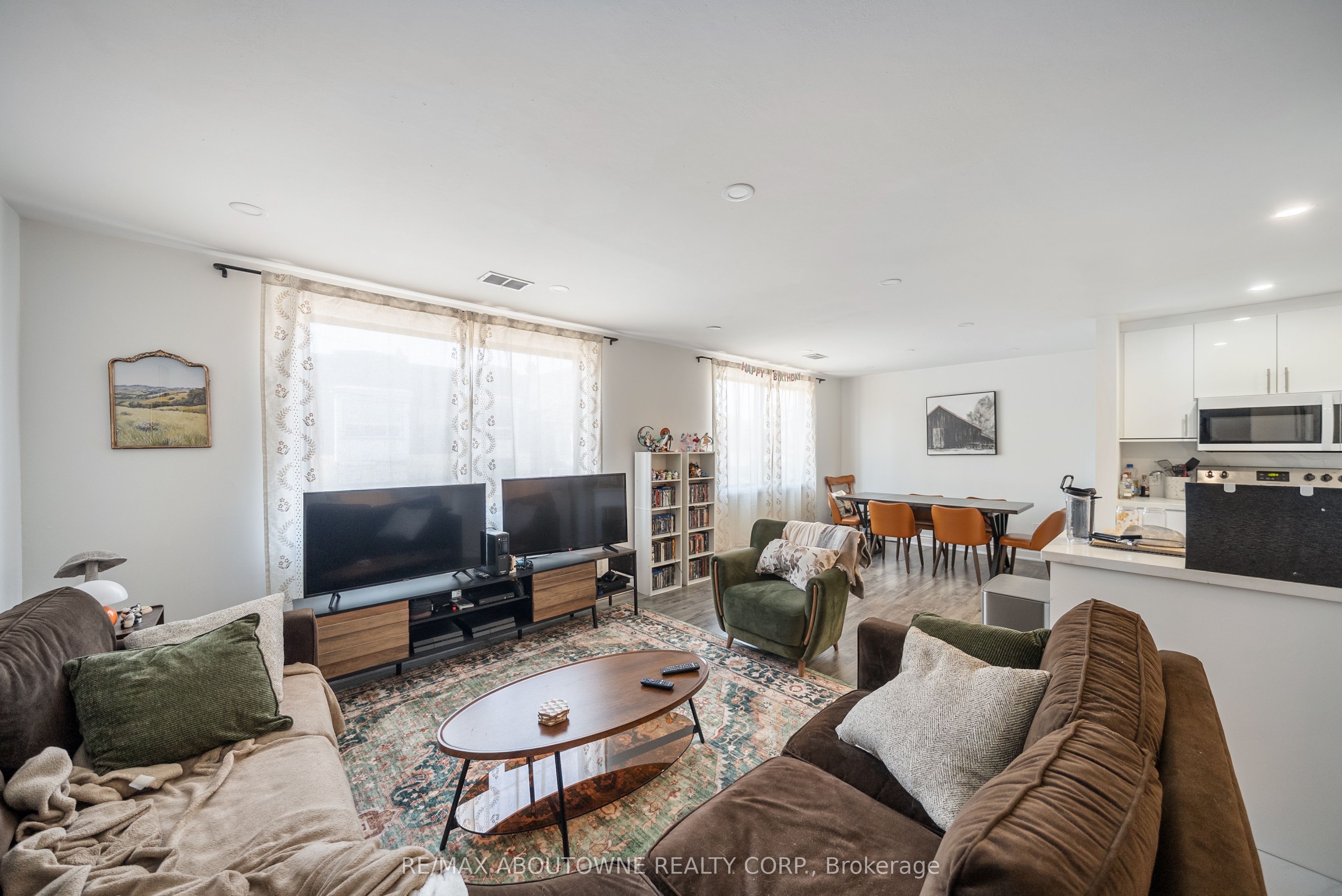 323 Upper Wentworth Street Property Photo 25