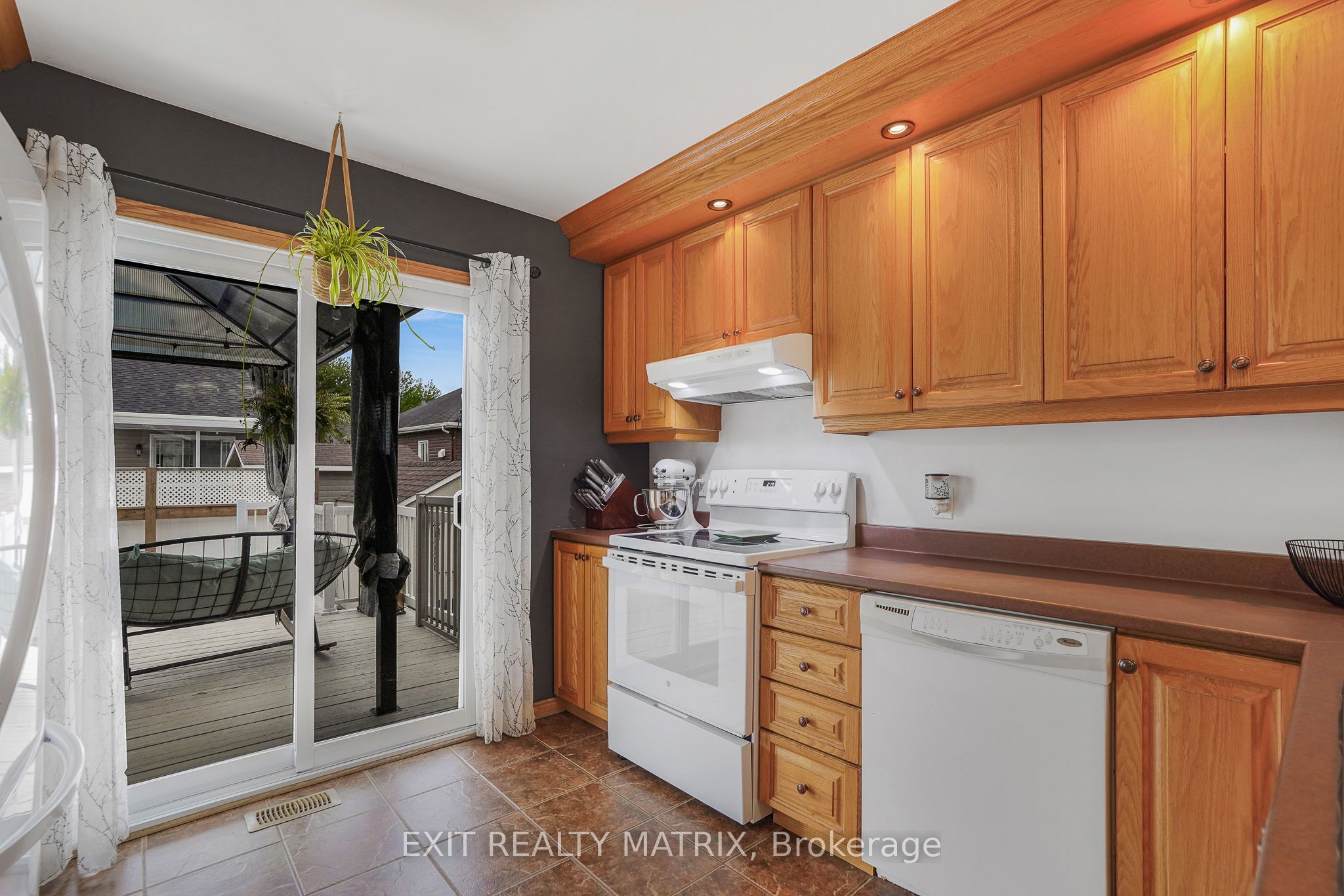 90 Richard Street Property Photo 14
