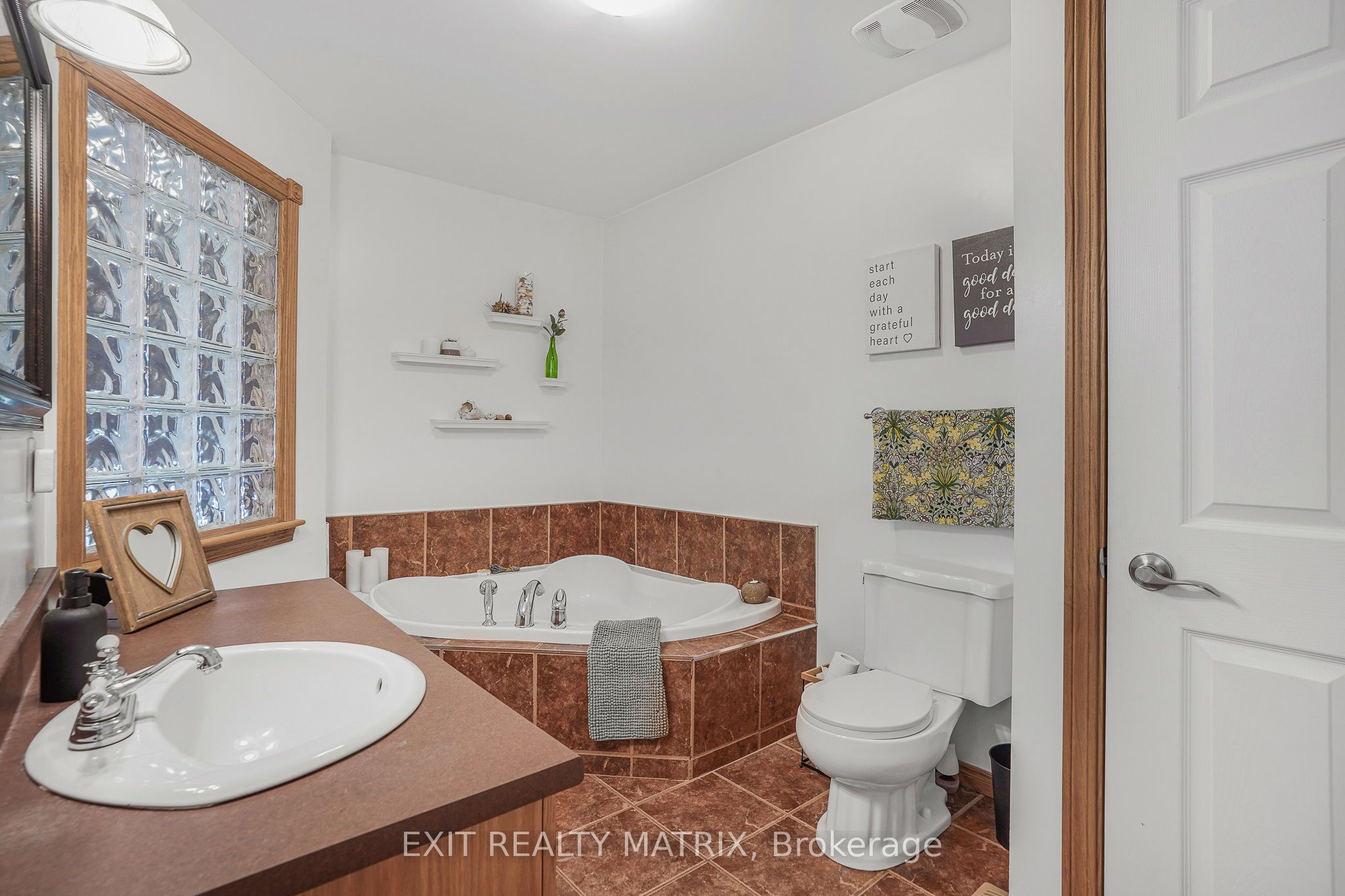 90 Richard Street Property Photo 18