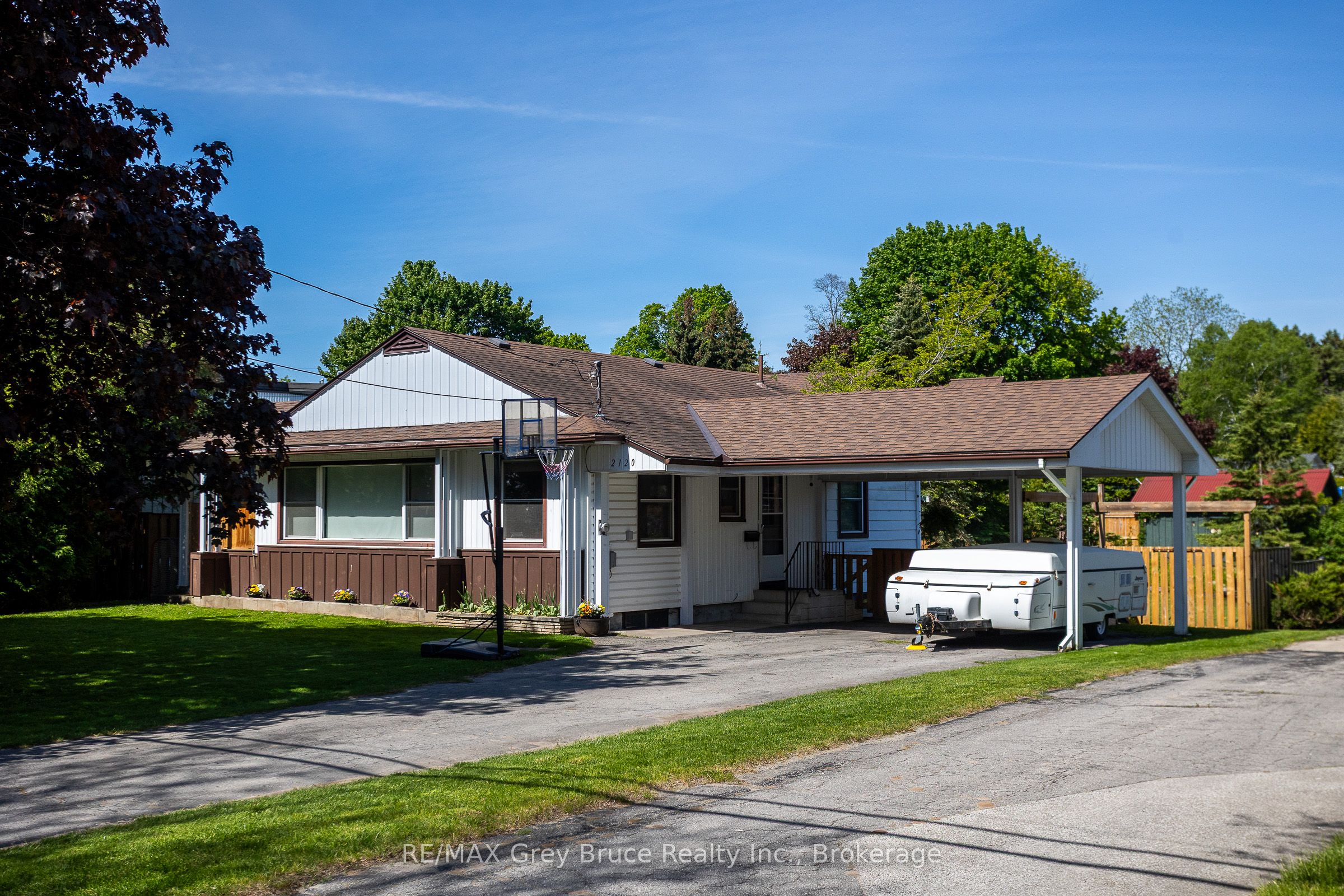 2120 4th Avenue W Property Photo 2