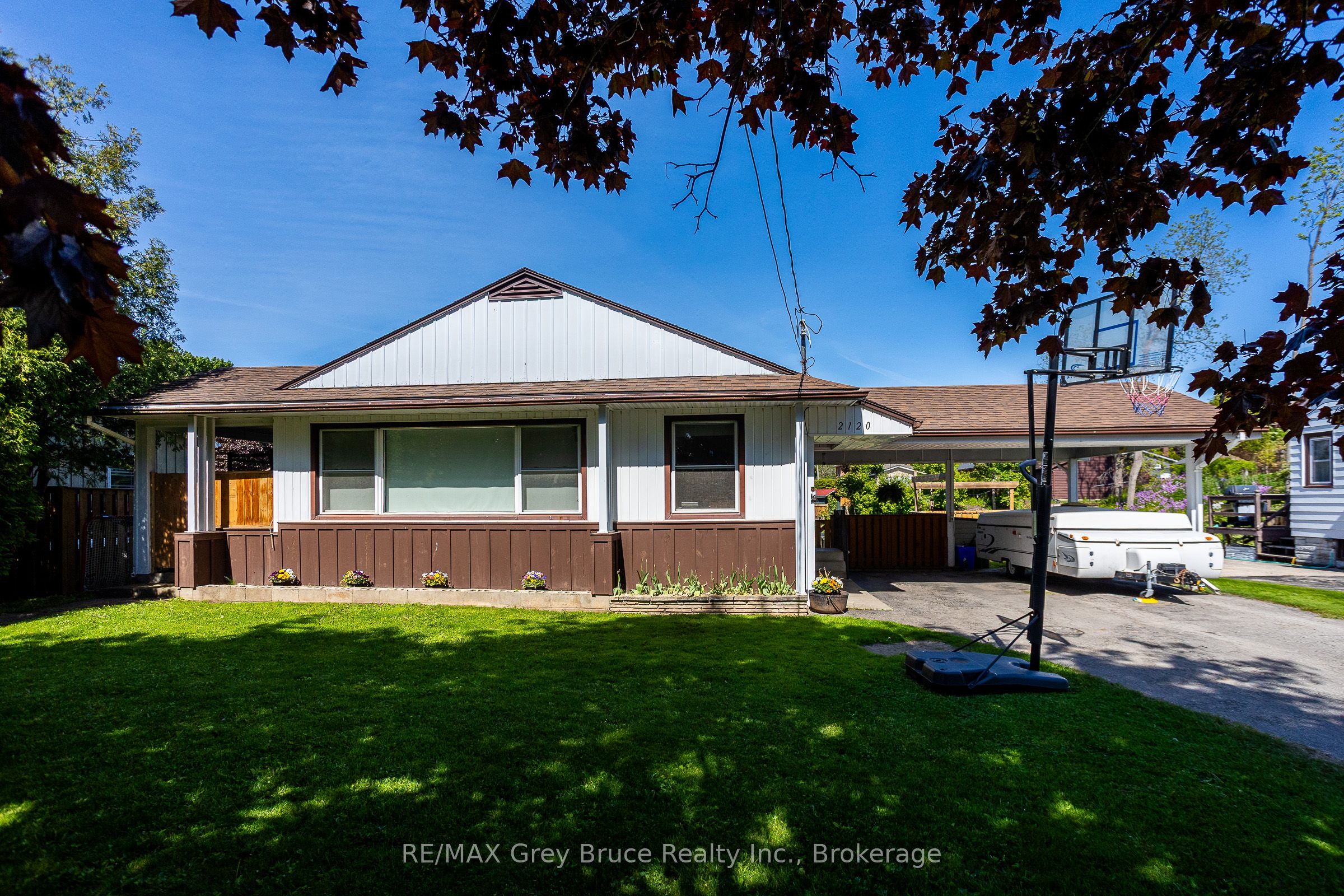 2120 4th Avenue W Property Photo 3