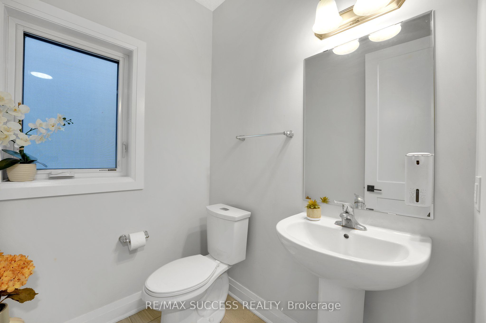 554 Bridgemill Crescent E Property Photo 13