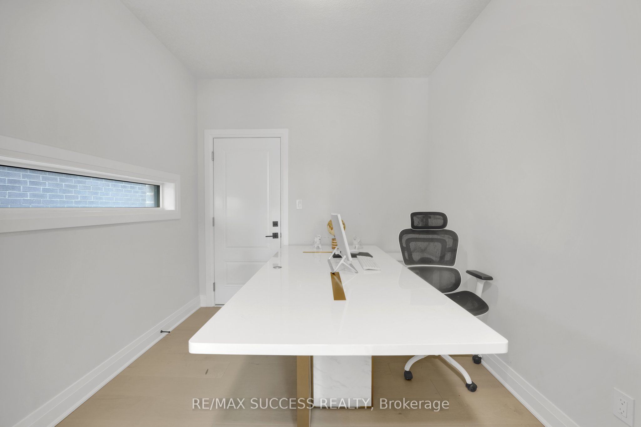 554 Bridgemill Crescent E Property Photo 16