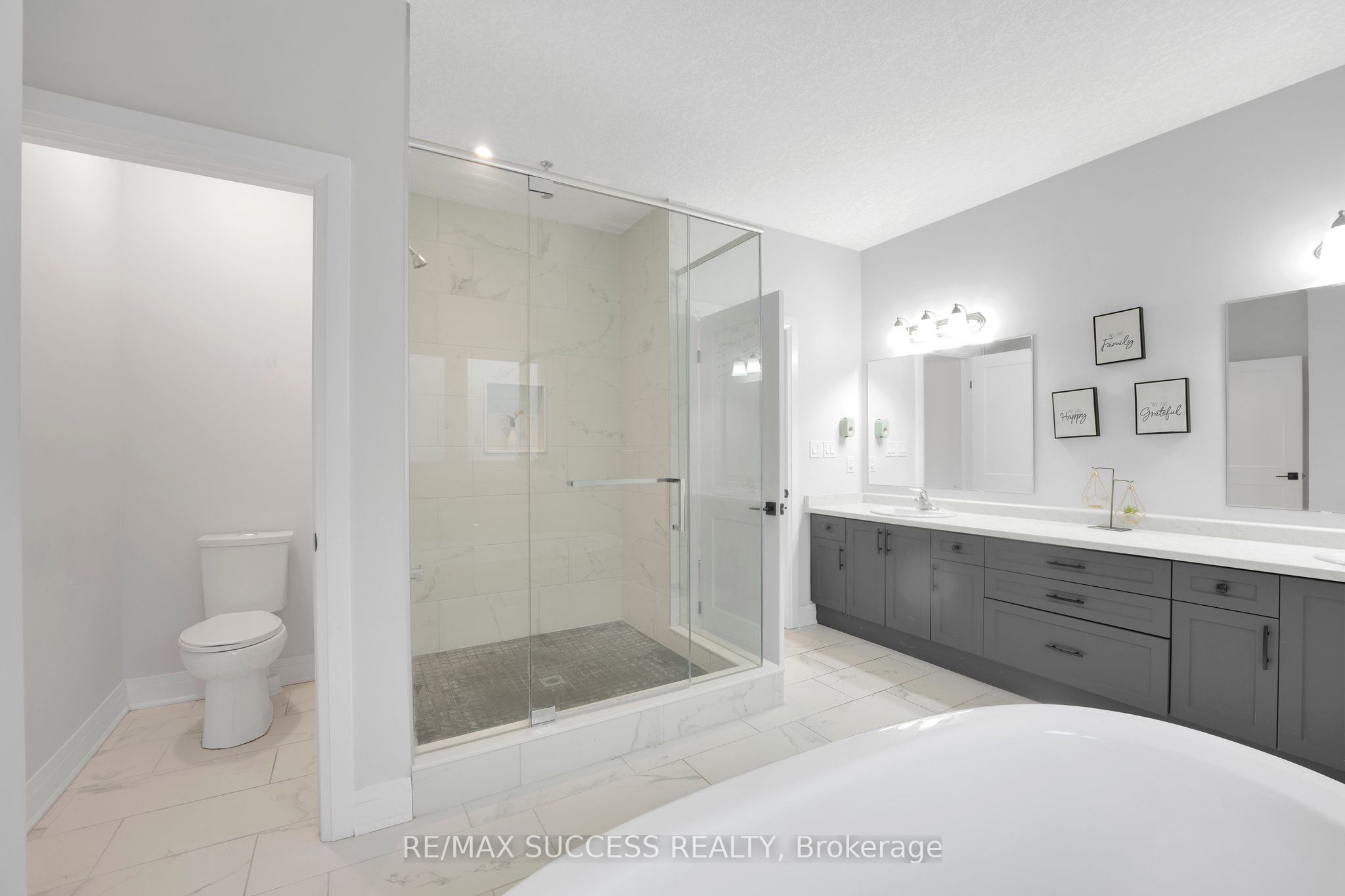 554 Bridgemill Crescent E Property Photo 23