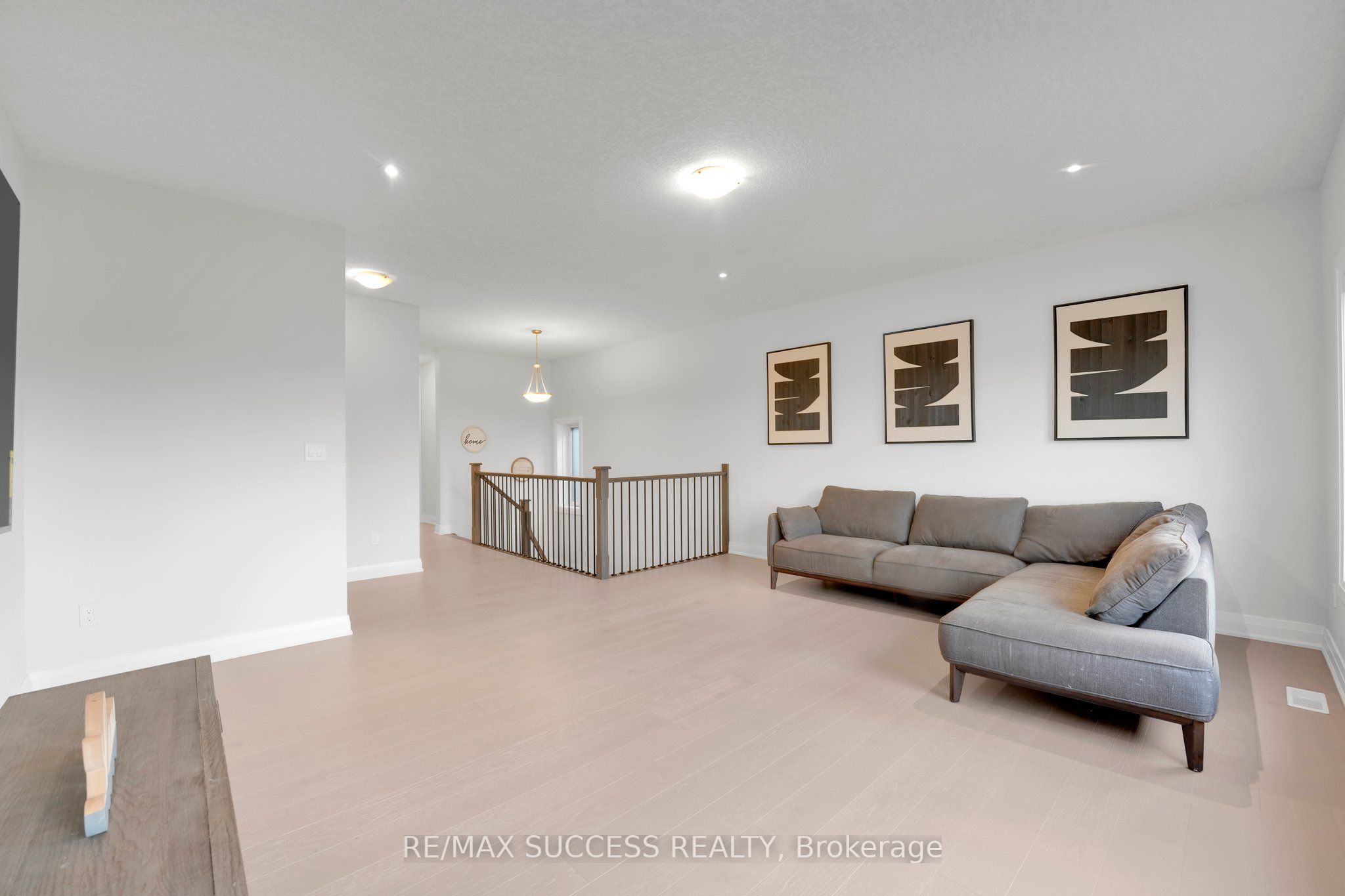 554 Bridgemill Crescent E Property Photo 26