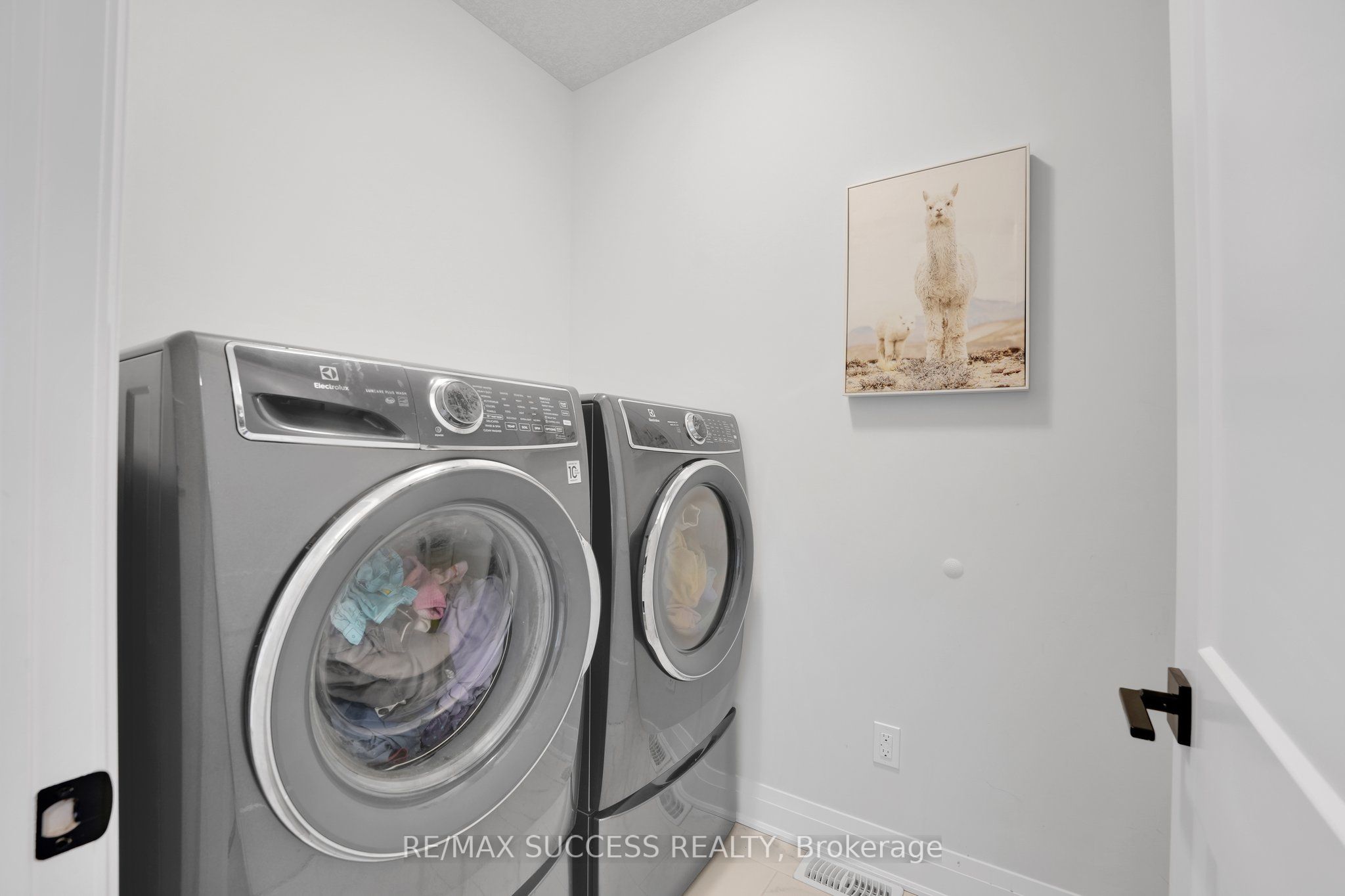 554 Bridgemill Crescent E Property Photo 30