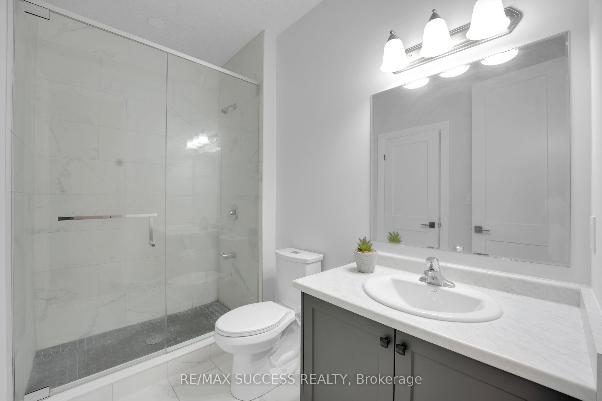 554 Bridgemill Crescent E Property Photo 32