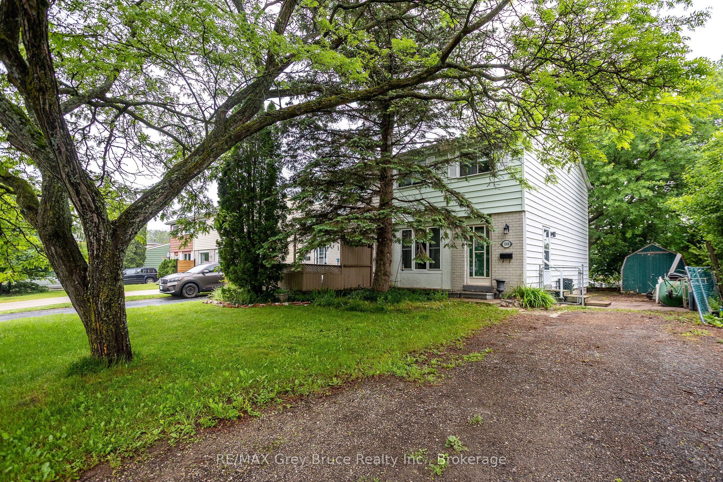 1068 11th Street E Property Photo 2